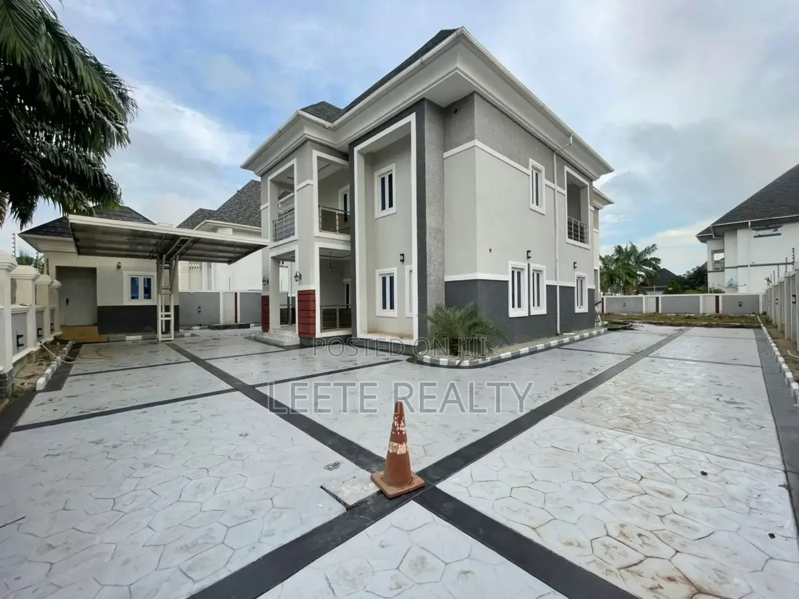 5bdrm Duplex in Gwarinpa for sale