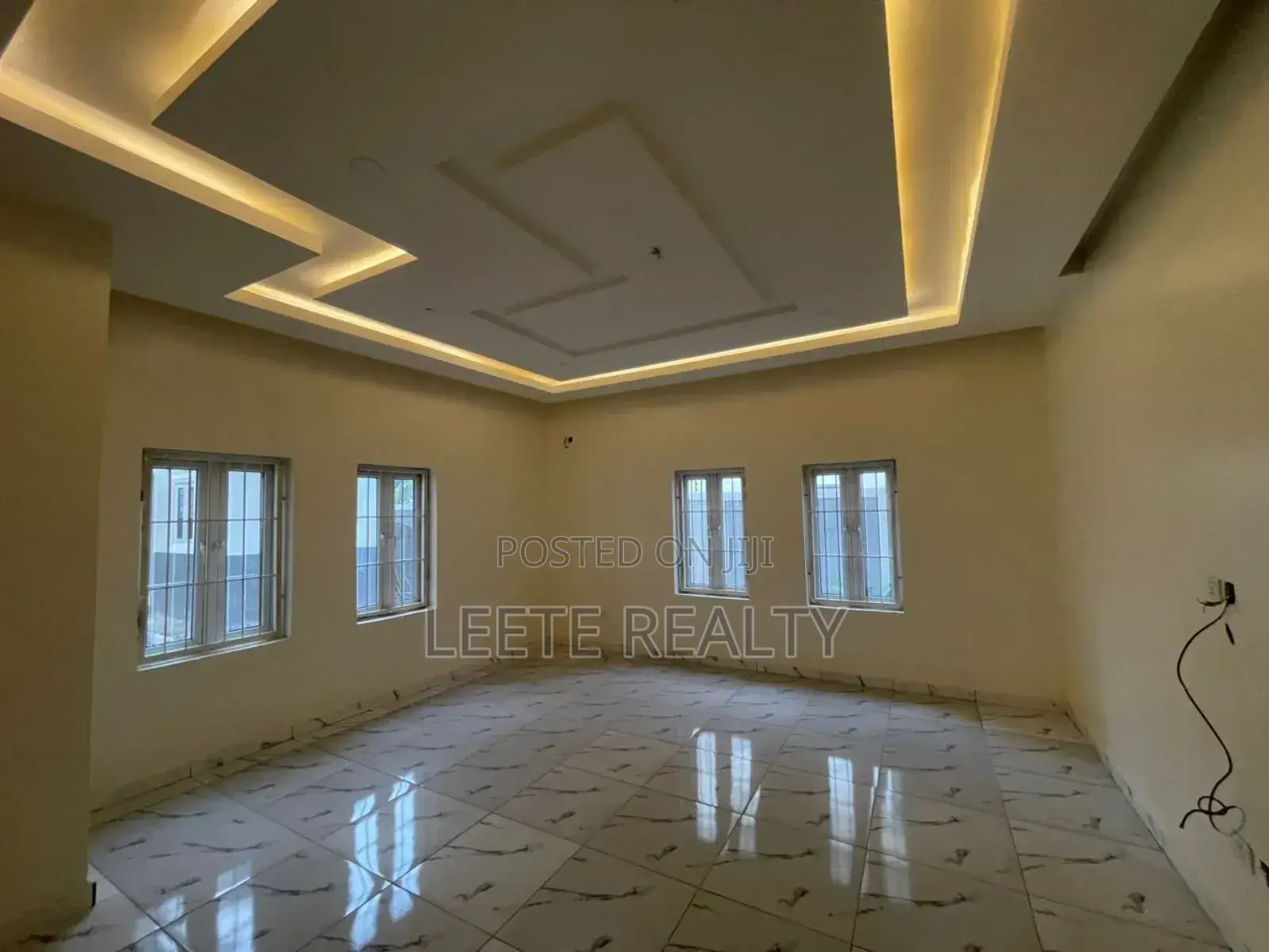5bdrm Duplex in Gwarinpa for sale