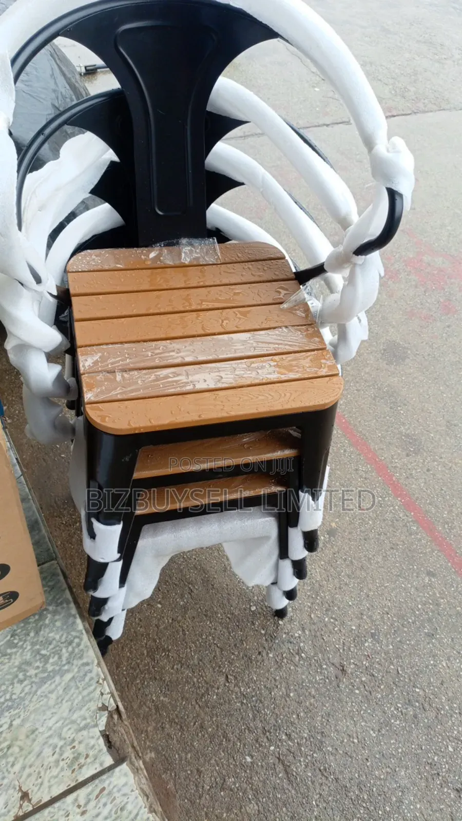 4 Seaters Antique Garden Table And Chair Indoor And Outdoor.