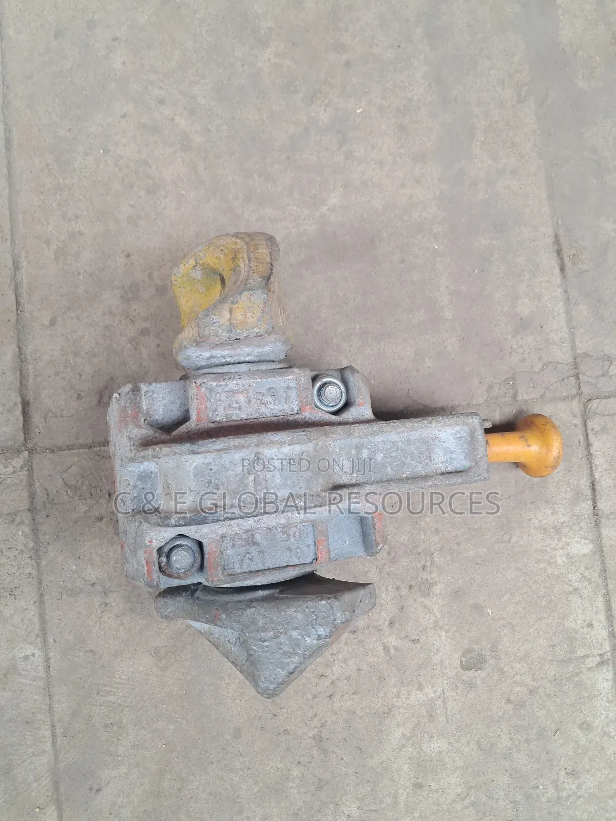 Semi-Automatic Container Lashing Twist Lock