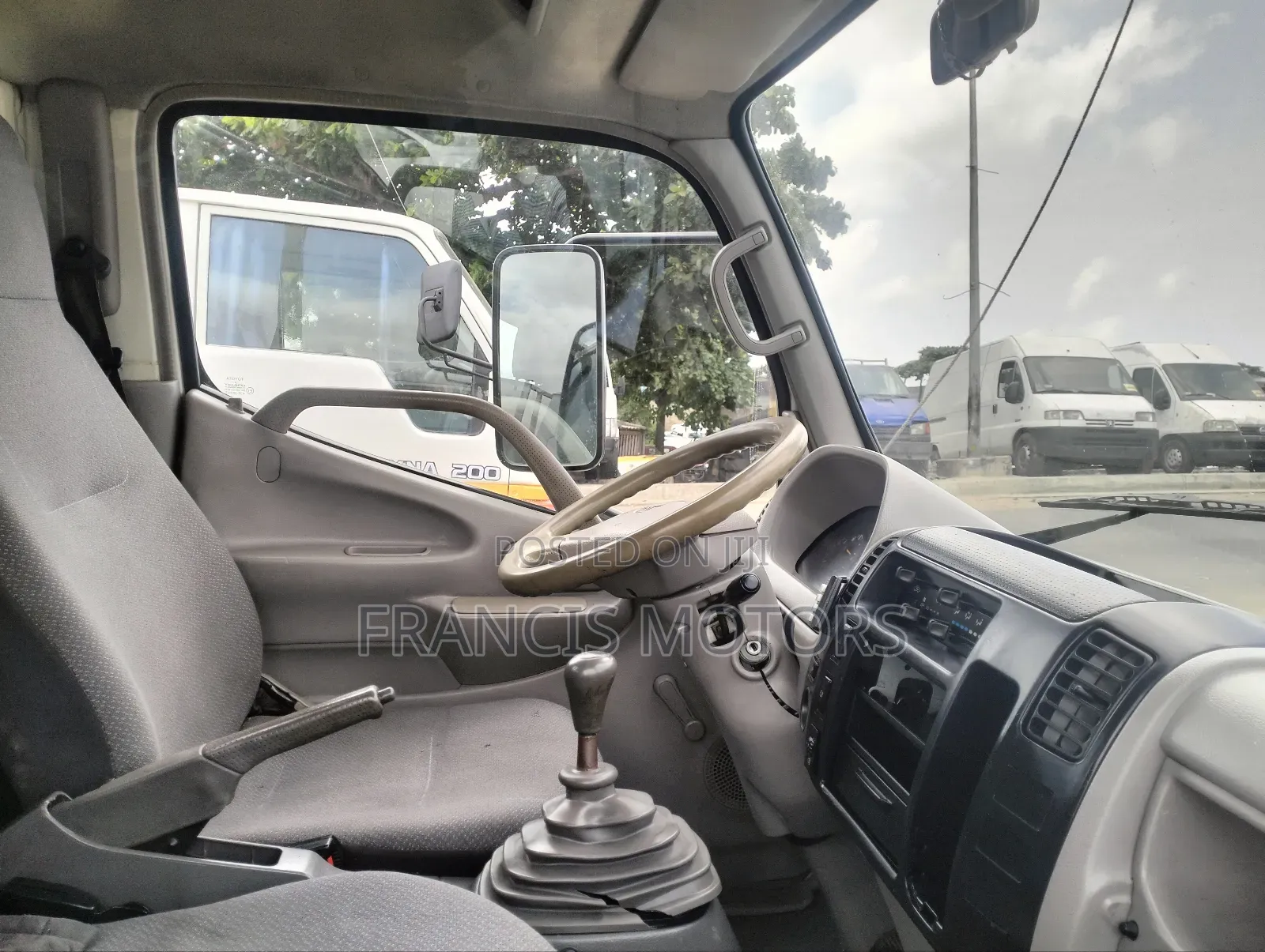 Toyota Dyna 200 Direct Hand