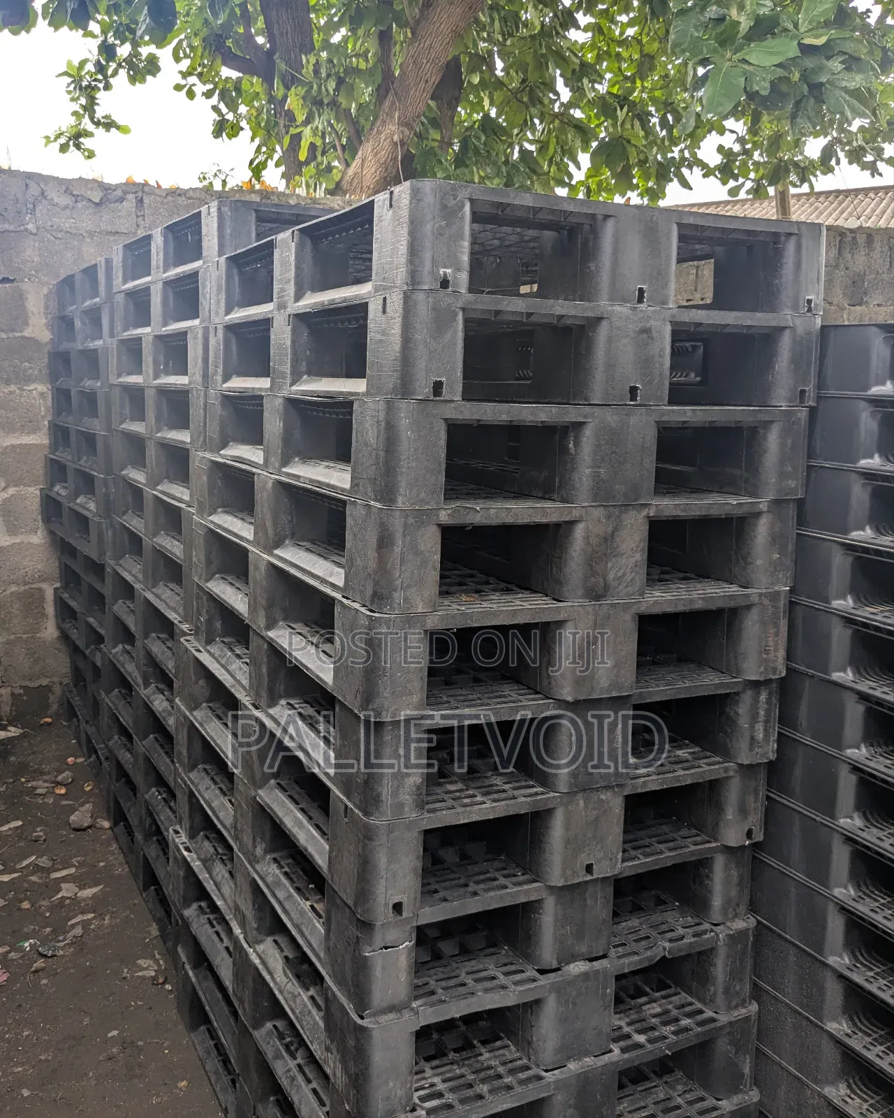Plastic Pallet -- Maximum Load. Zero Nonsense