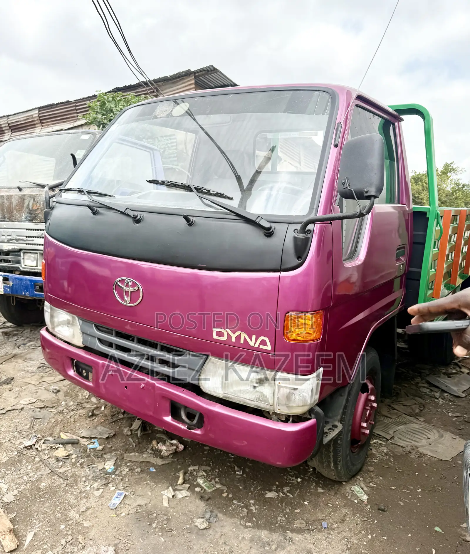 Toyota Dyna 2000 Pink
