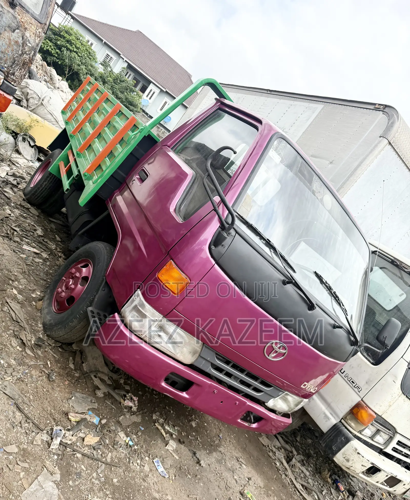 Toyota Dyna 2000 Pink