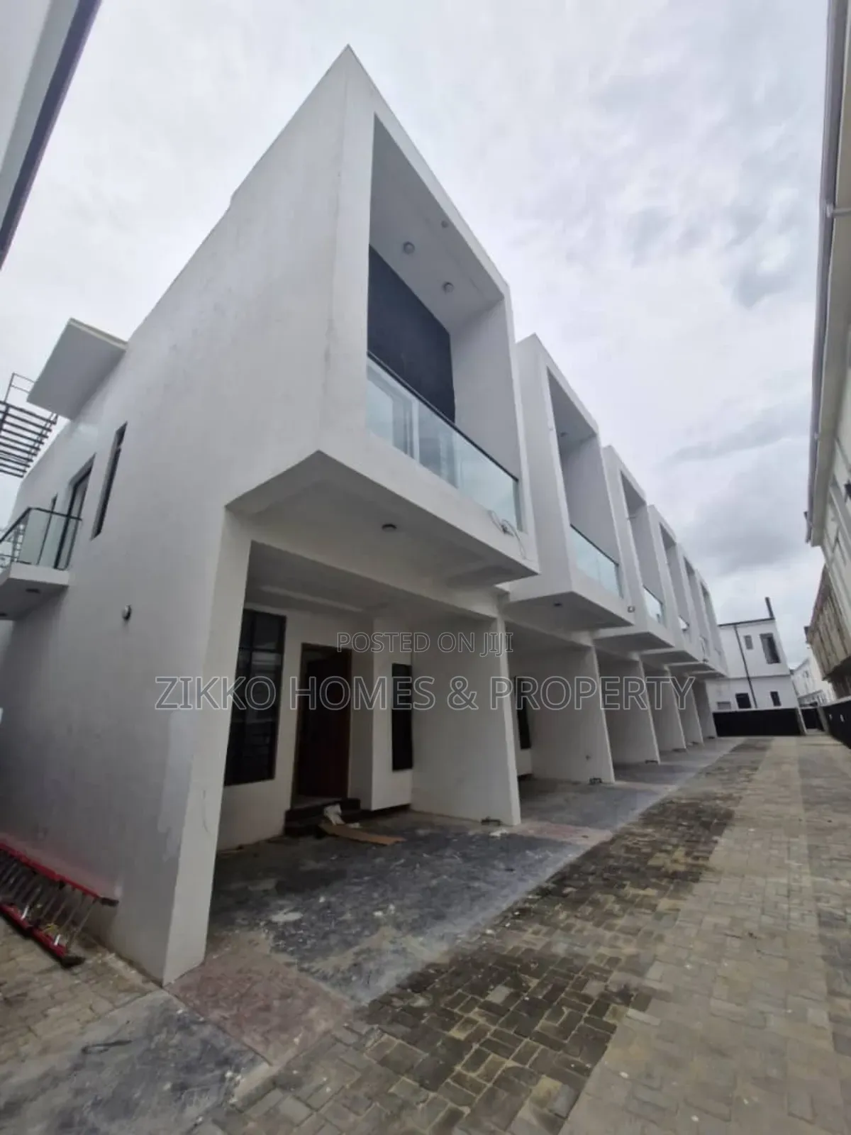 3bdrm Townhouse/Terrace in Ikota Gra, Chevron for sale