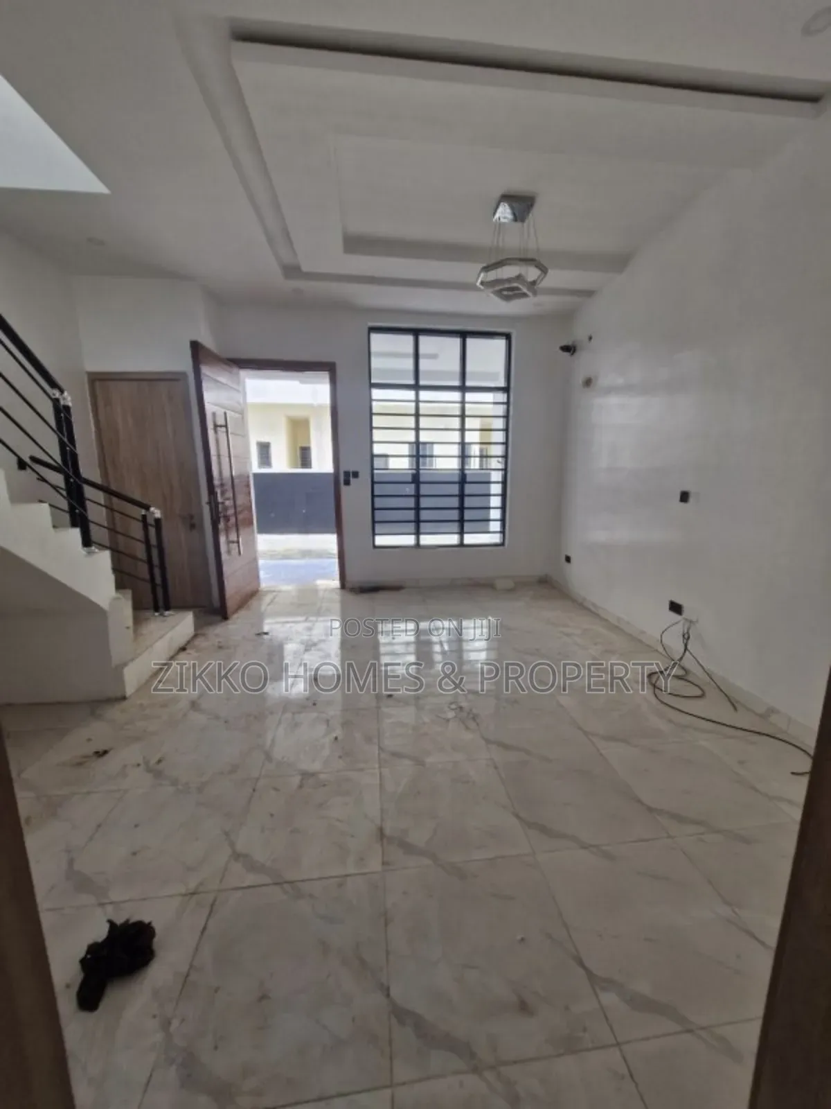 3bdrm Townhouse/Terrace in Ikota Gra, Chevron for sale