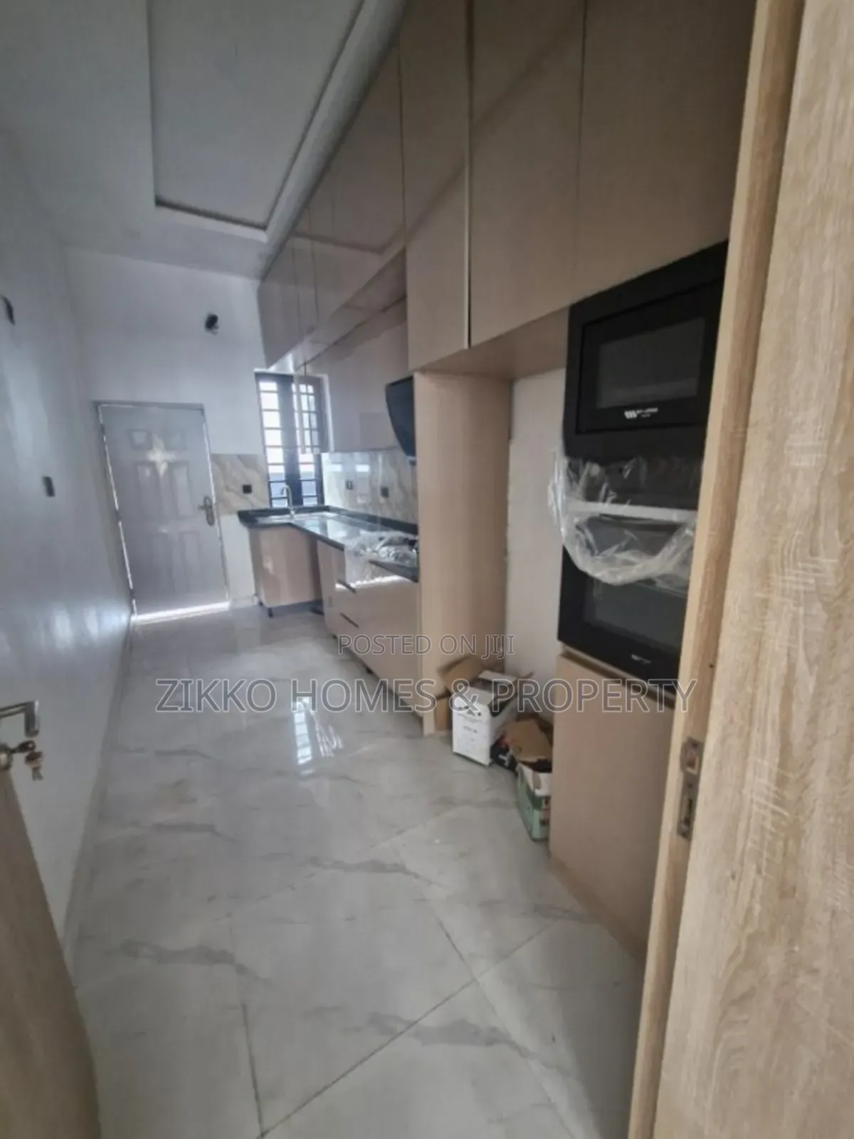 3bdrm Townhouse/Terrace in Ikota Gra, Chevron for sale