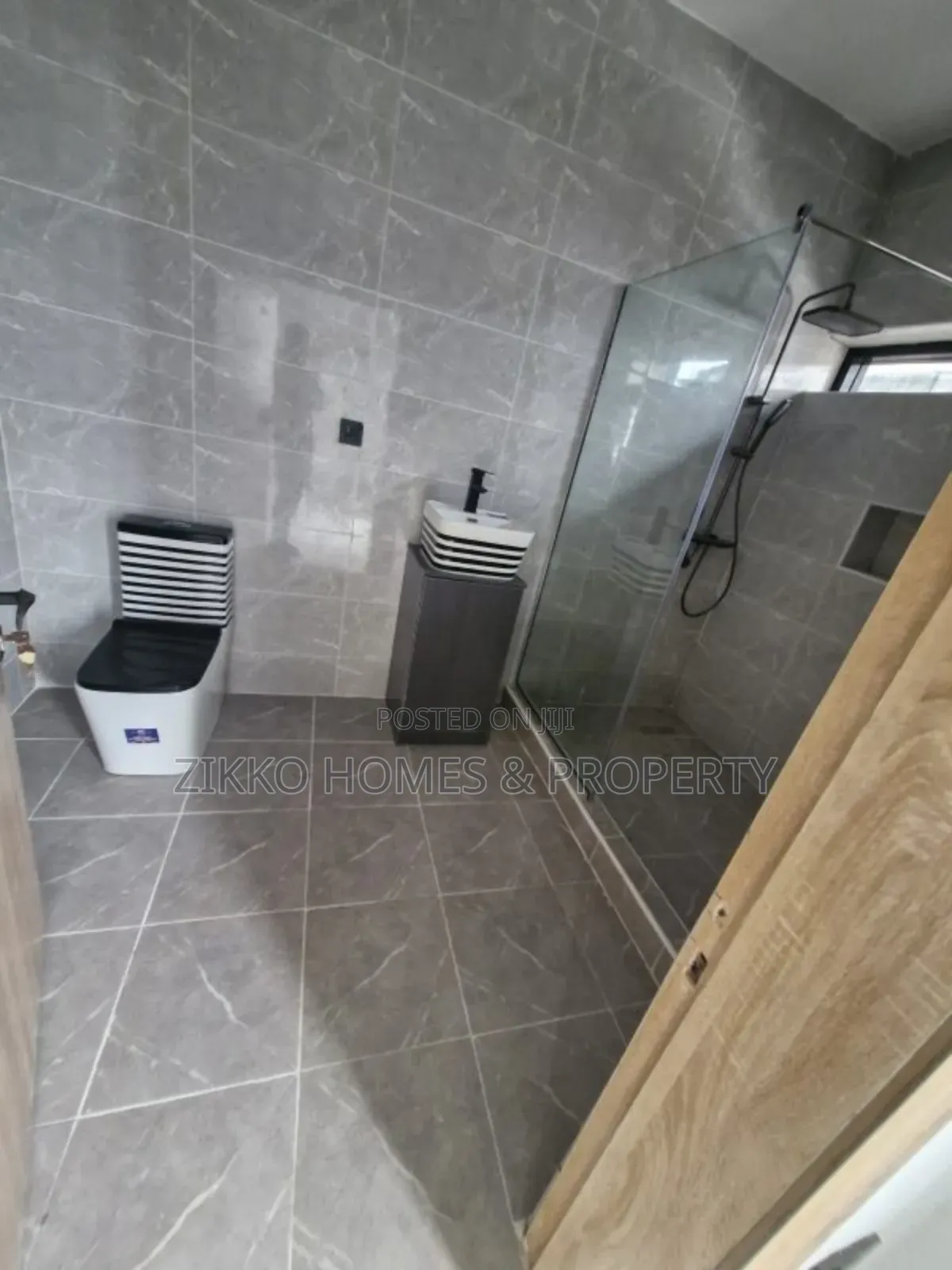 4bdrm Duplex in Ikota Gra, Chevron for sale