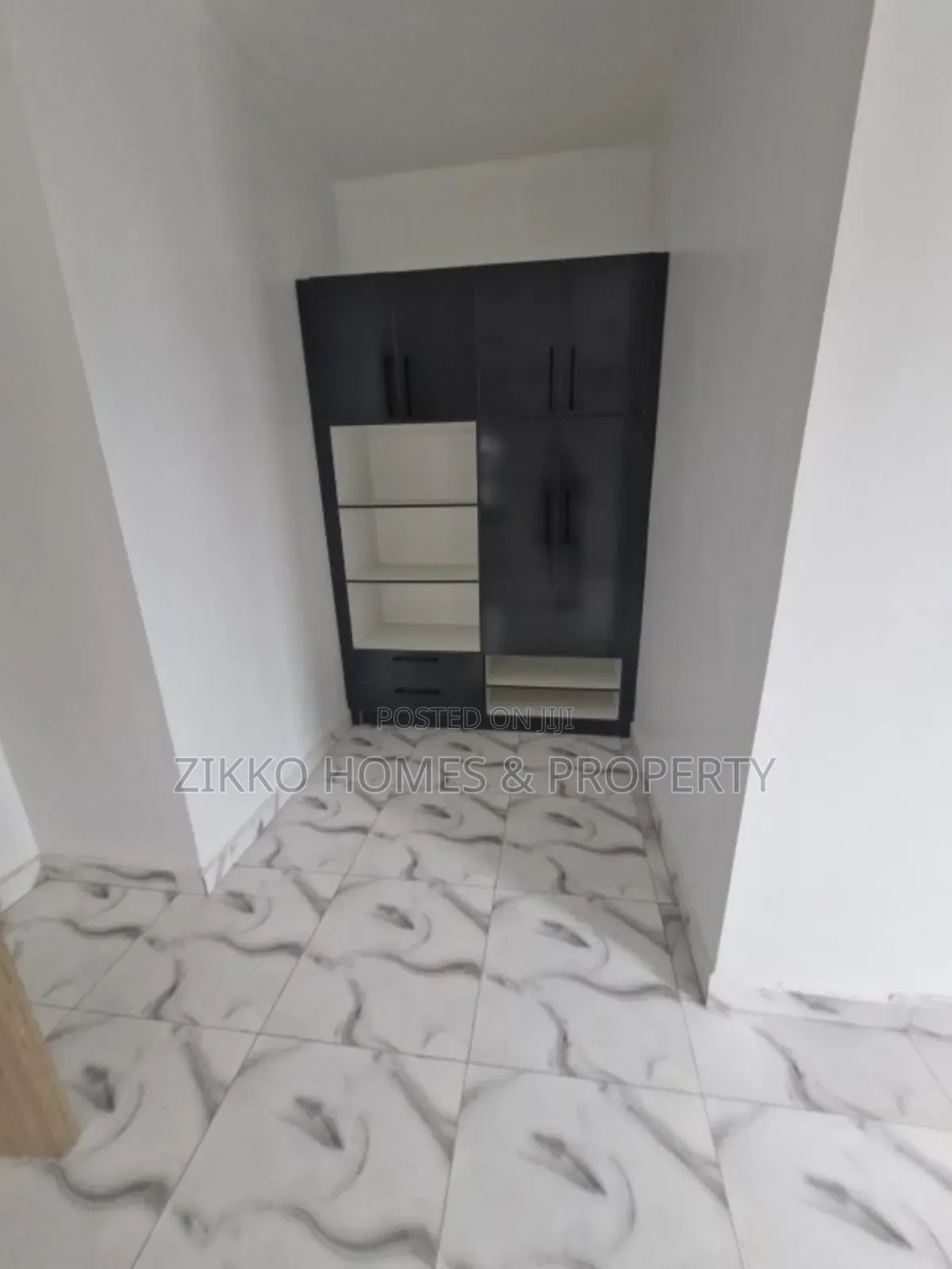 4bdrm Duplex in Ikota Gra, Chevron for sale