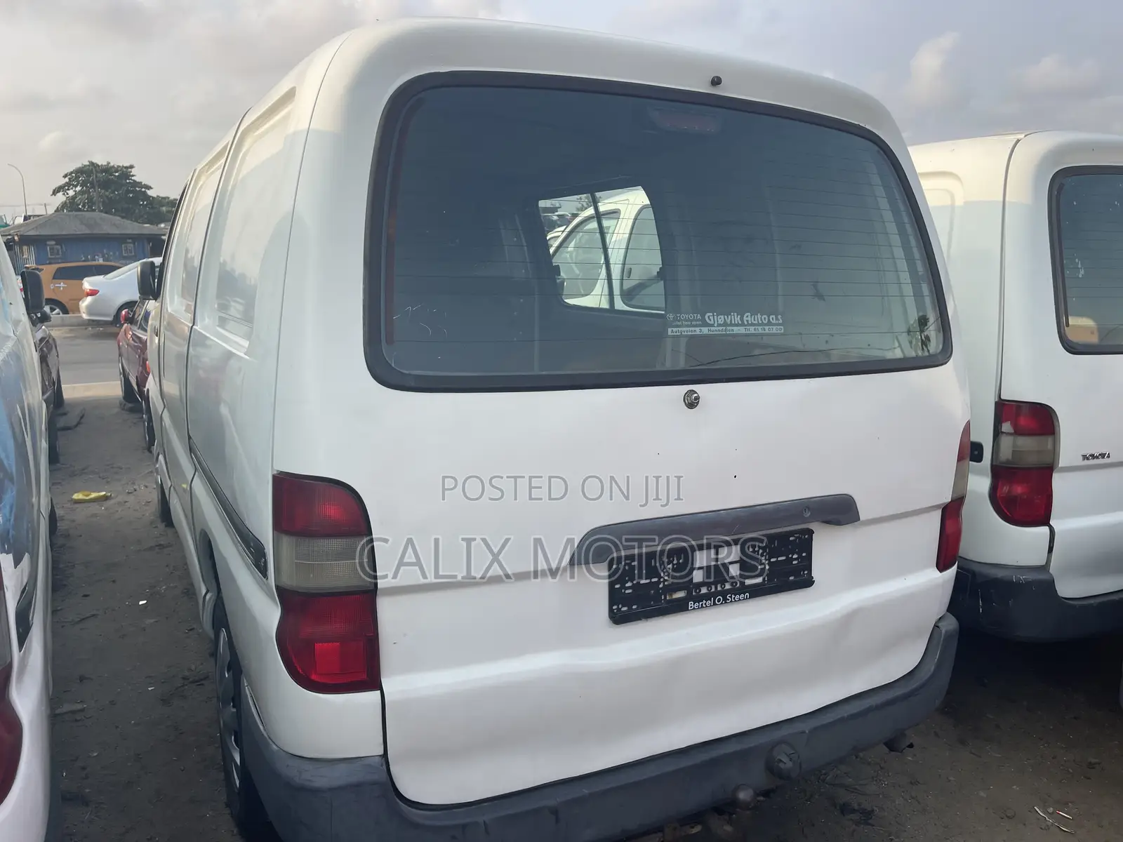 Toyota HiAce 2004 White