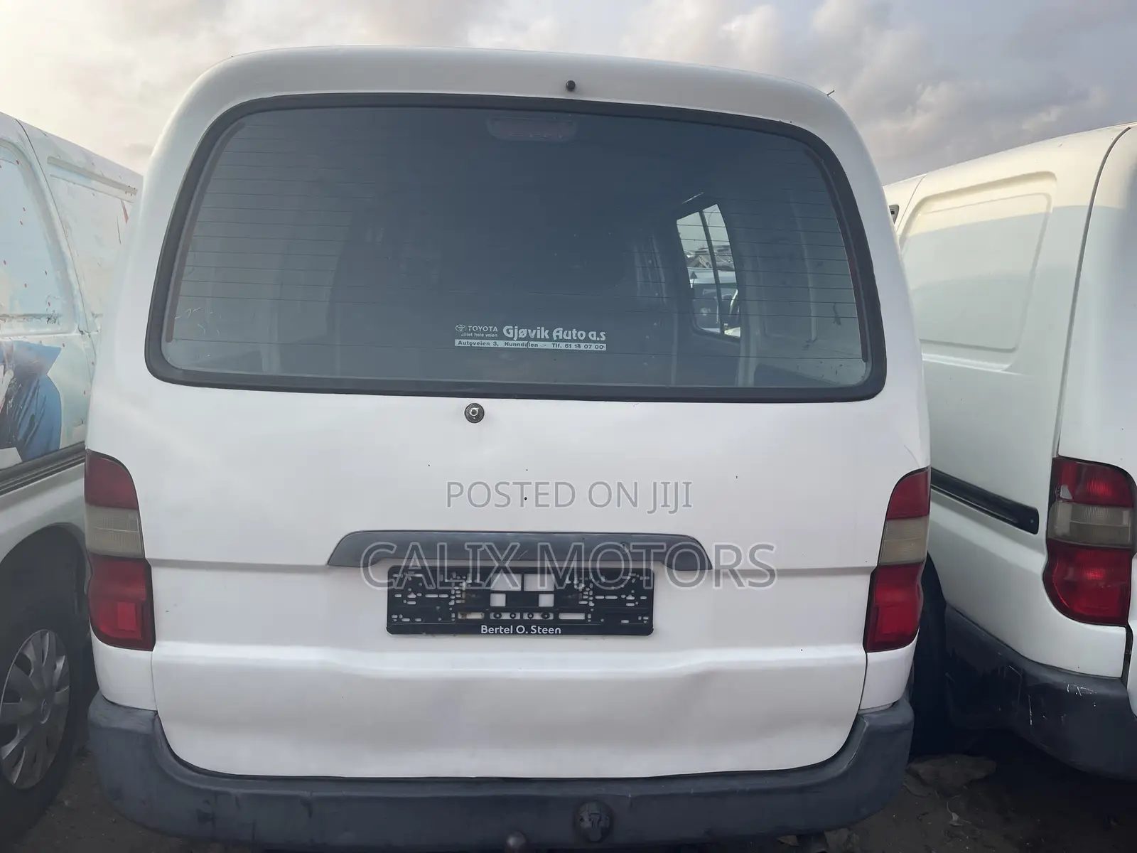 Toyota HiAce 2004 White