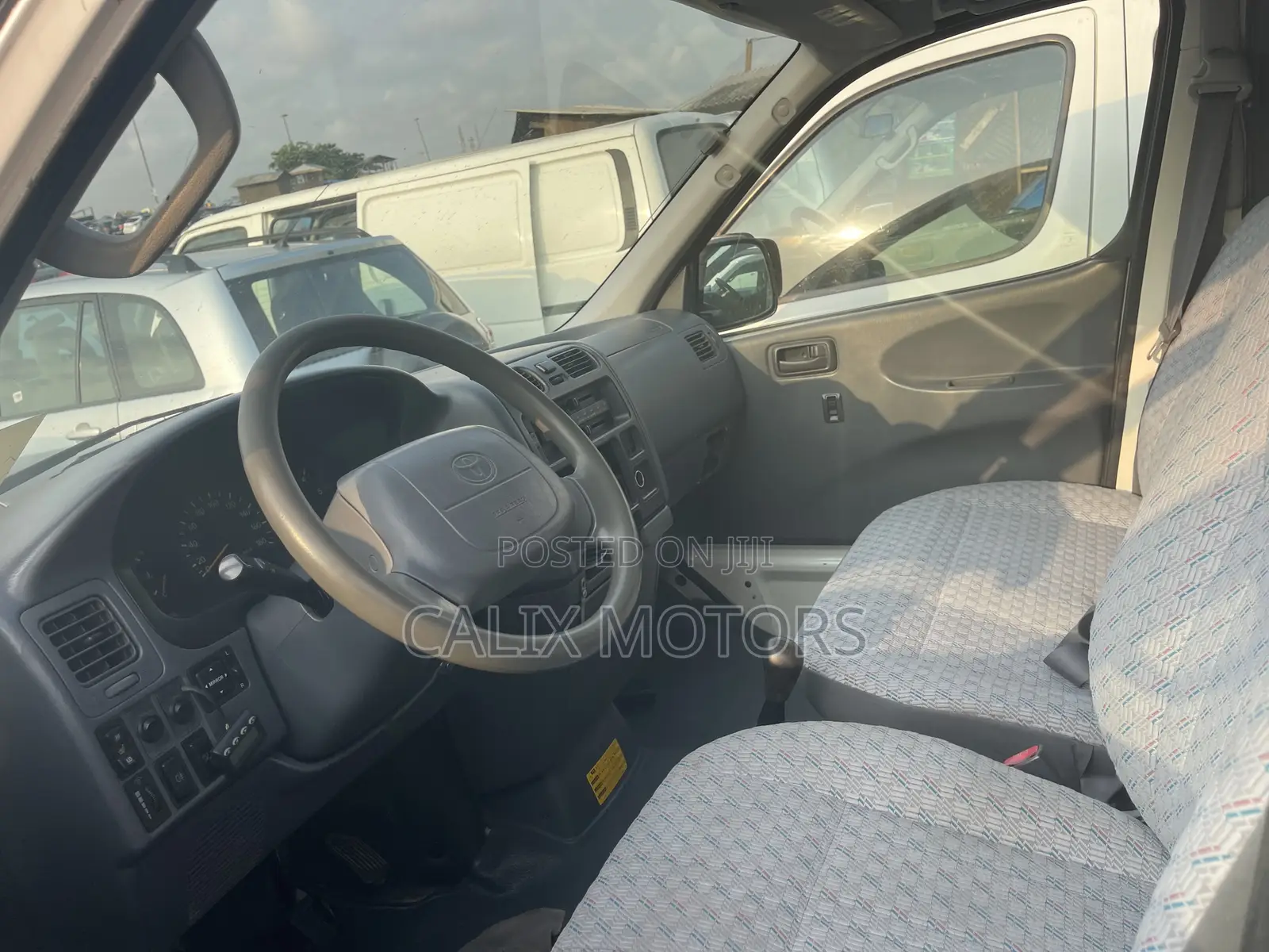 Toyota HiAce 2004 White
