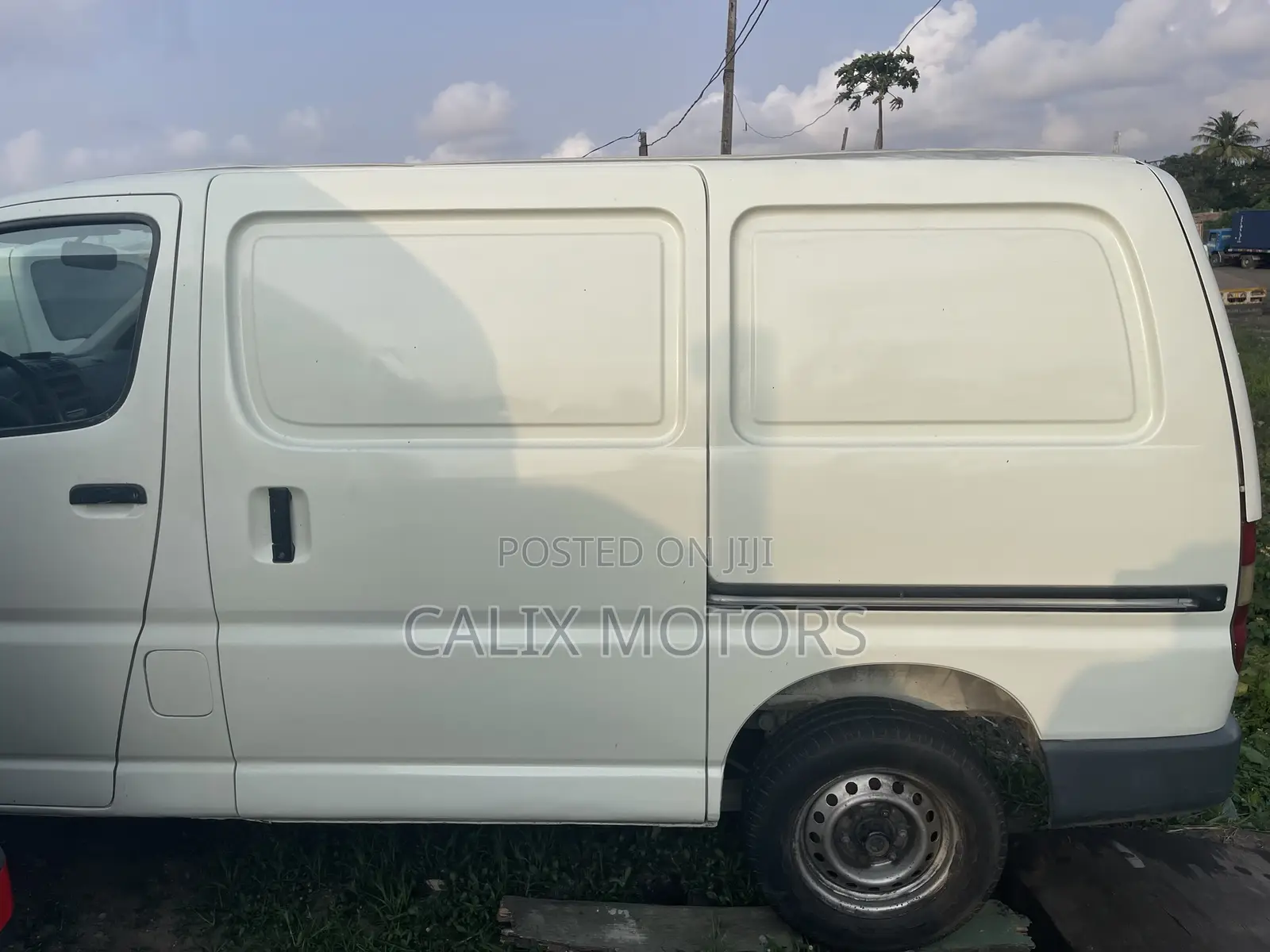 Toyota HiAce 2005 White
