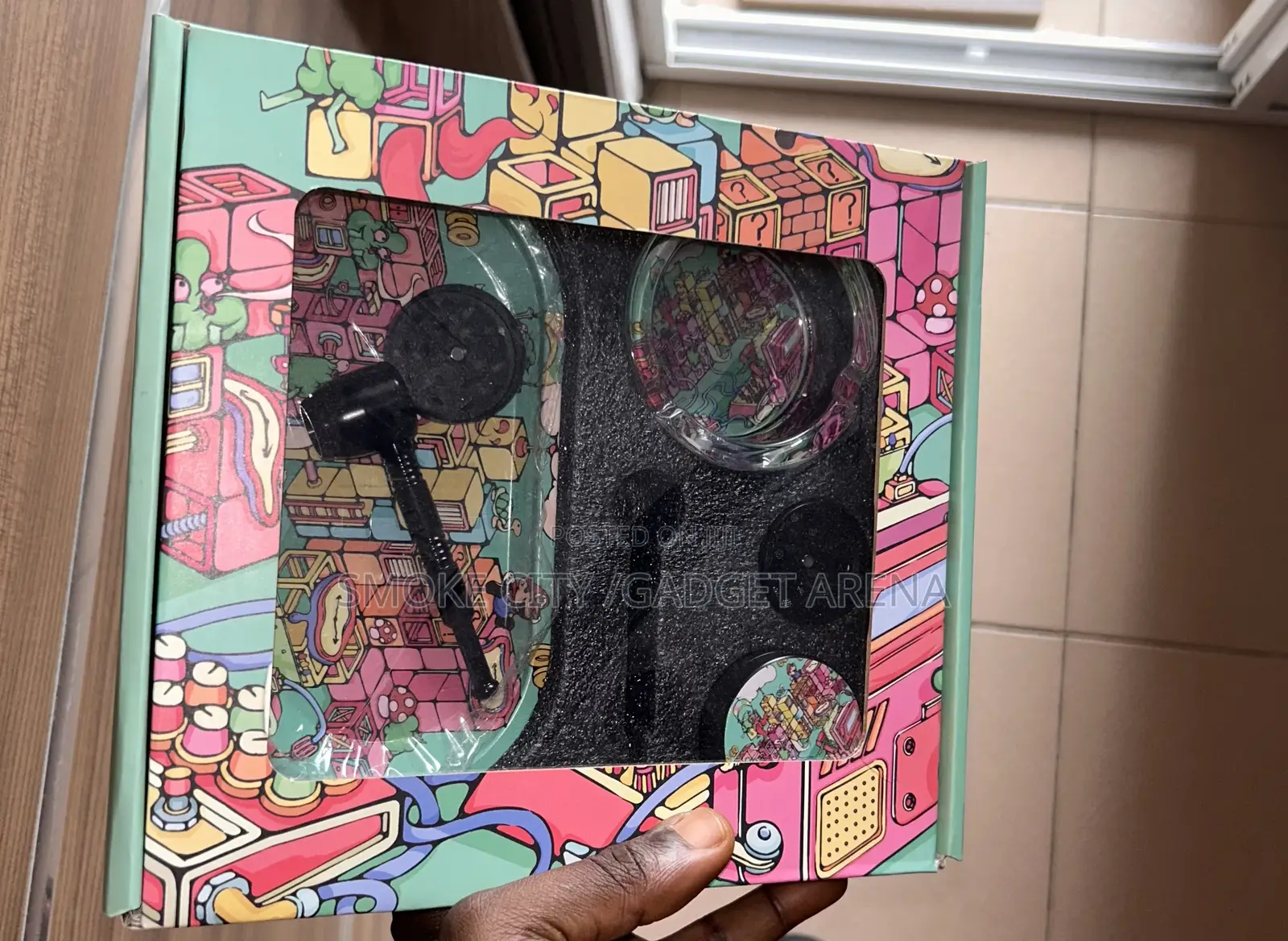 Smoking Set Available in Different Designs
