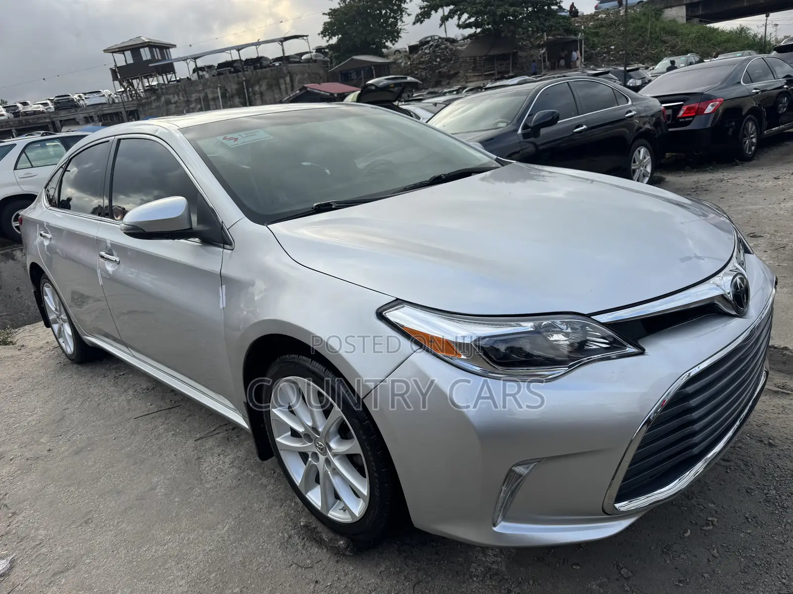 Toyota Avalon Limited 4dr Sedan (3.5L 6cyl 6A) 2015 Silver
