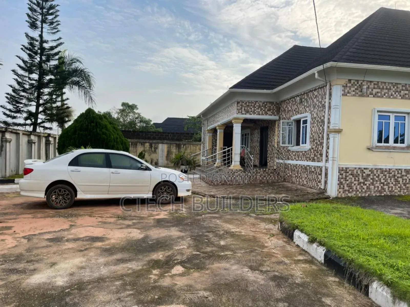 5bdrm Bungalow in Benin City for sale
