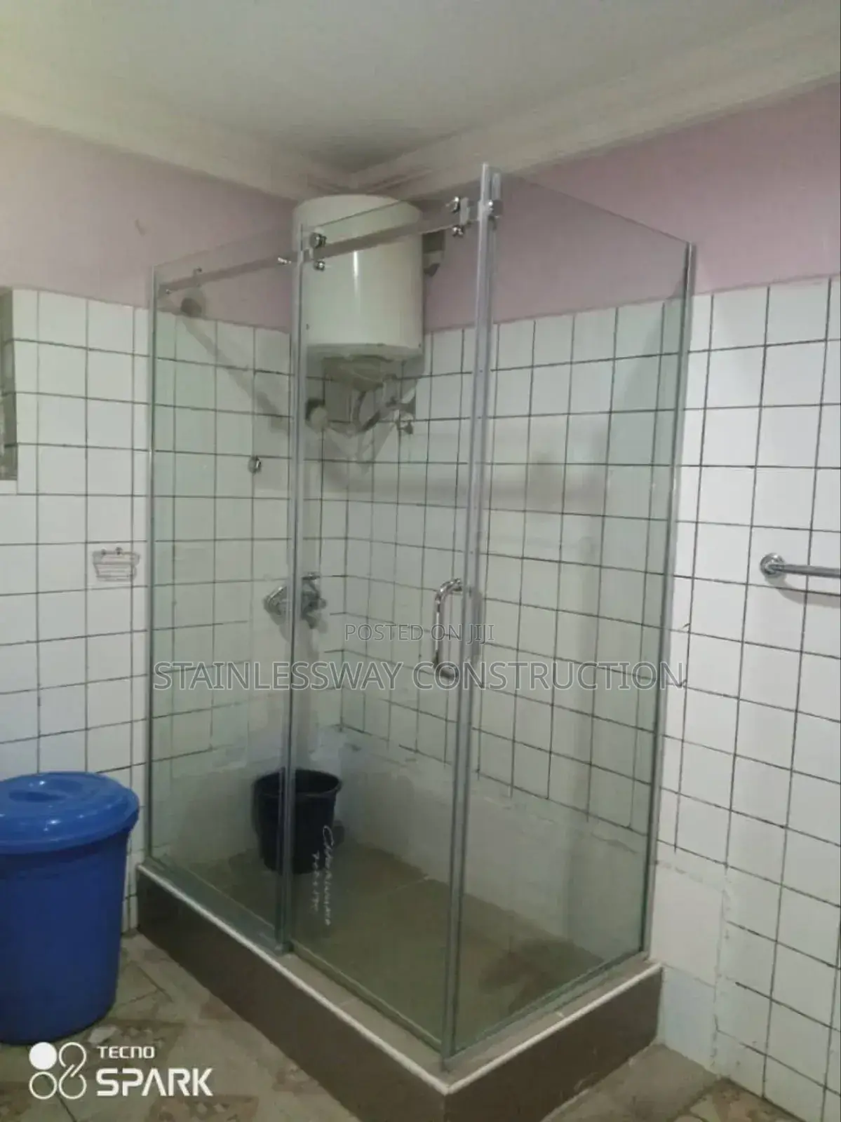 Shower Cubicle at Jahi