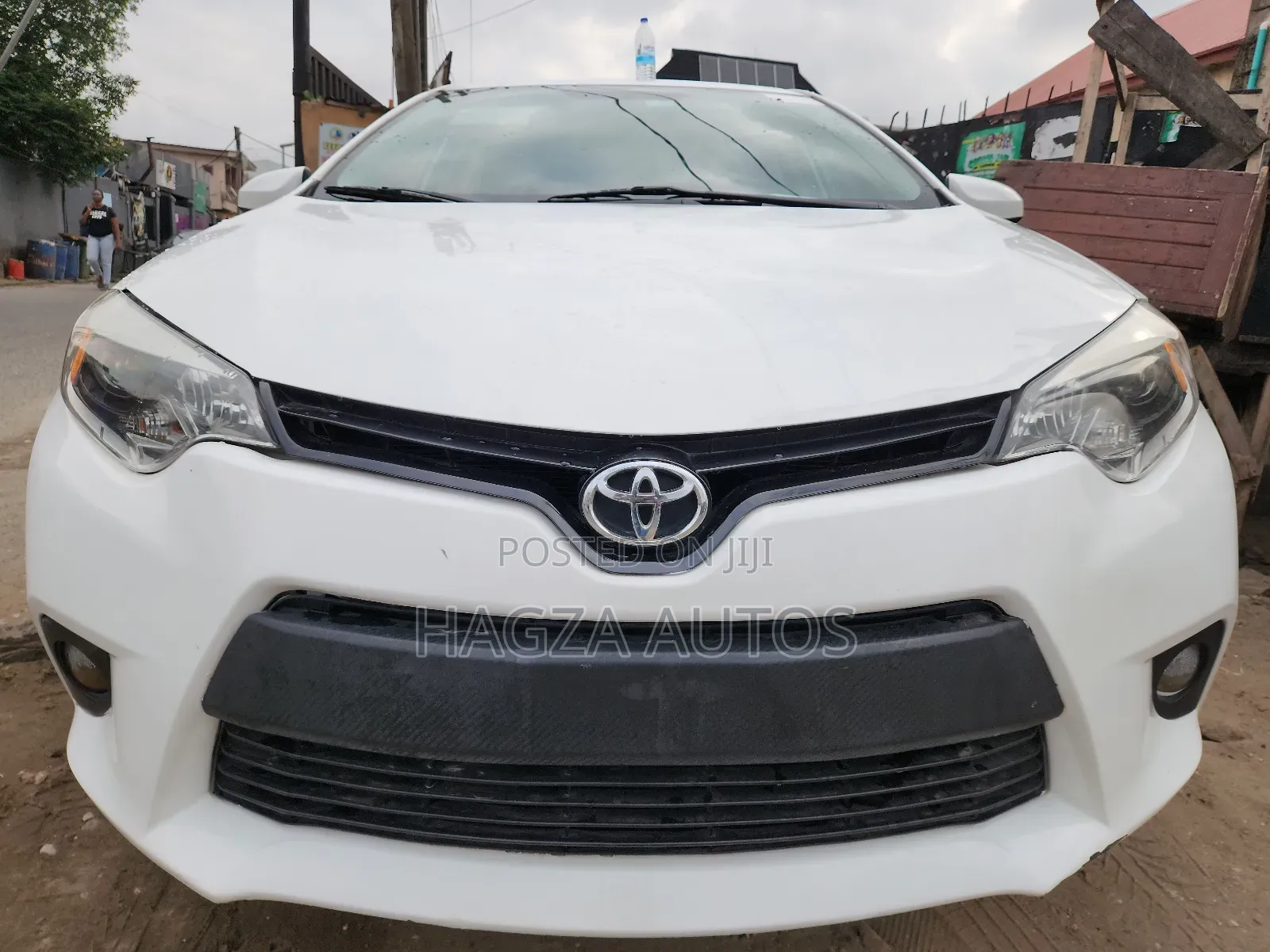 Toyota Corolla LE Premium 4dr Sedan (1.8L 4cyl CVT) 2015 White