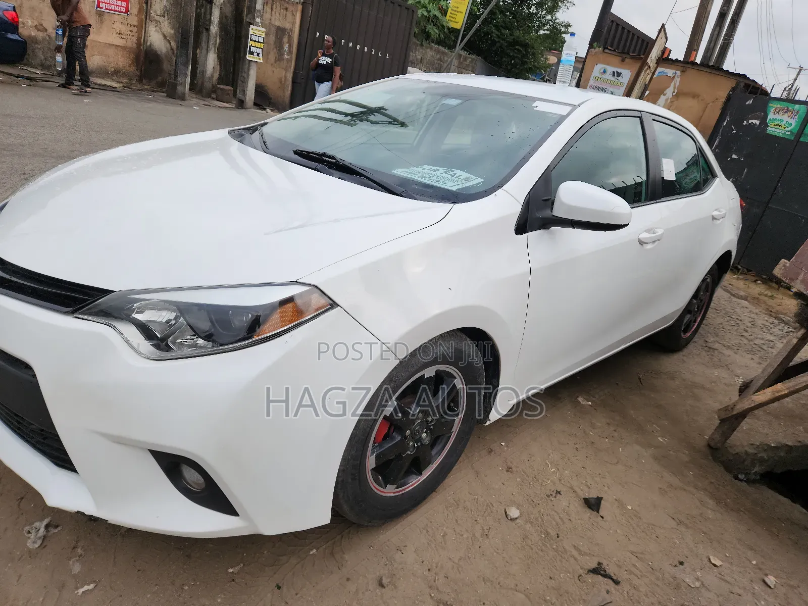 Toyota Corolla LE Premium 4dr Sedan (1.8L 4cyl CVT) 2015 White