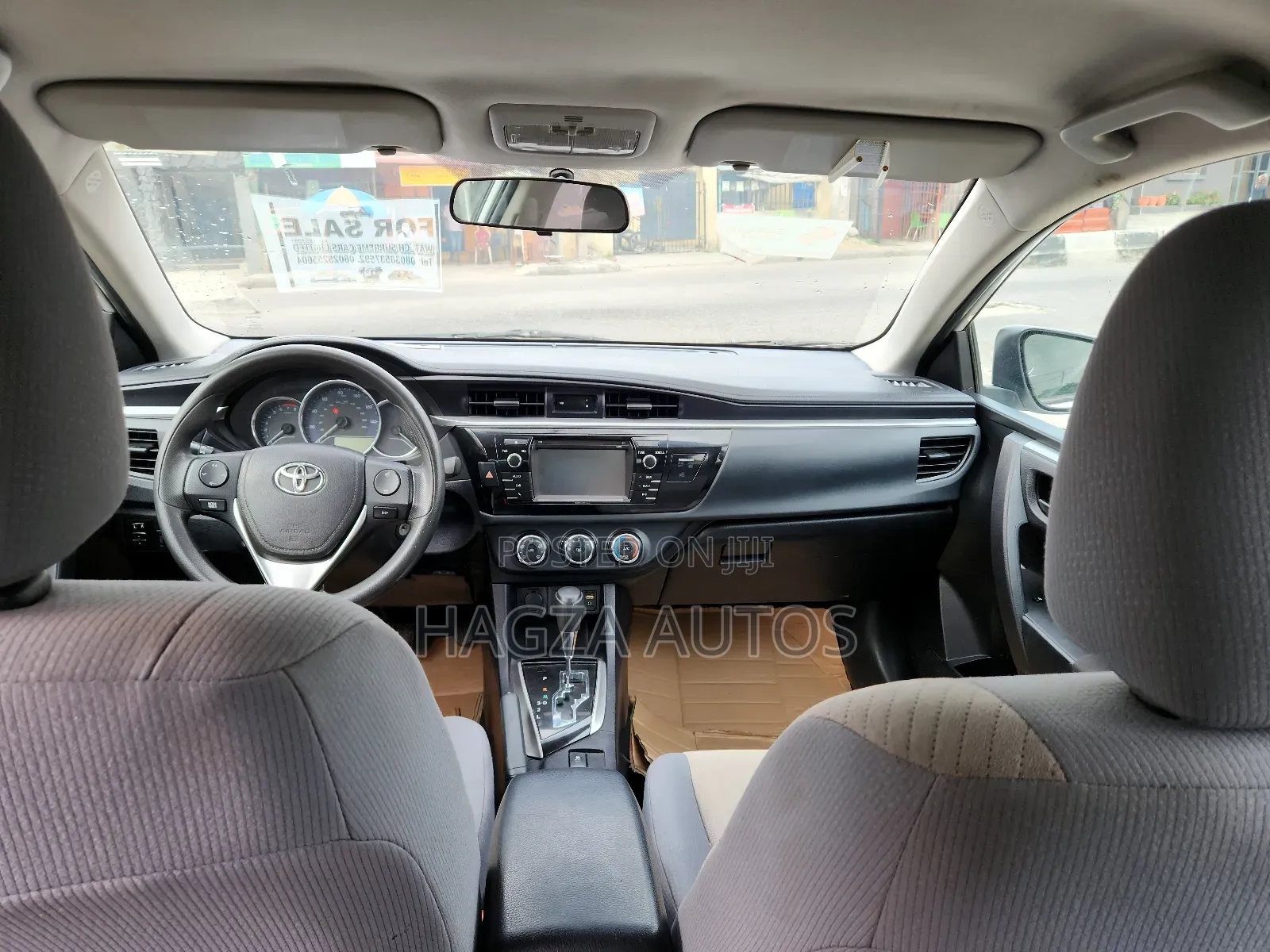 Toyota Corolla LE Premium 4dr Sedan (1.8L 4cyl CVT) 2015 White