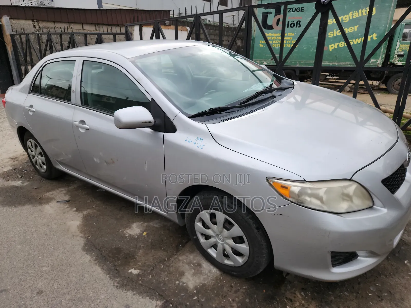 Toyota Corolla LE 4dr Sedan (1.8L 4cyl 4A) 2010 Silver