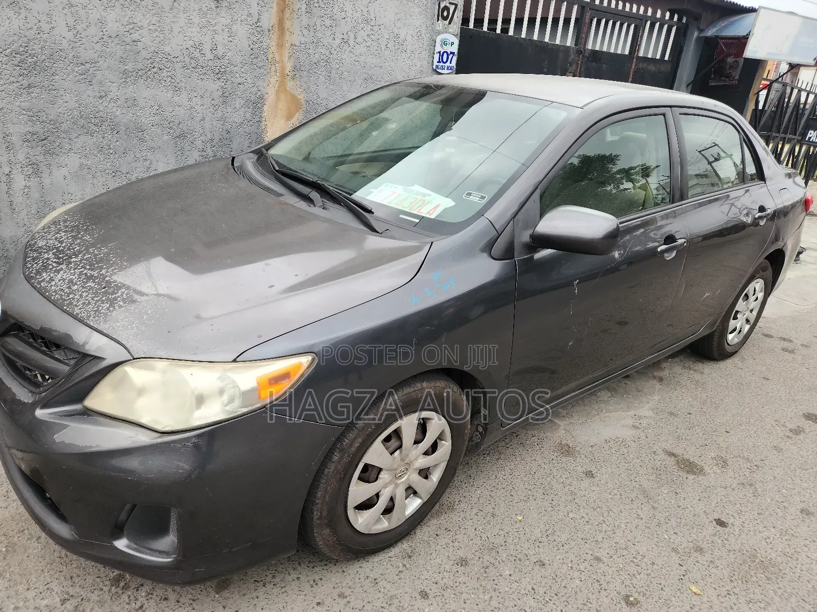Toyota Corolla LE 4dr Sedan (1.8L 4cyl 4A) 2011 Gray
