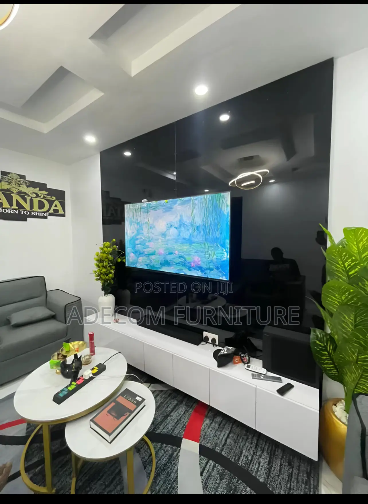 Tv Console and Set of Chairs Payment on Delivery