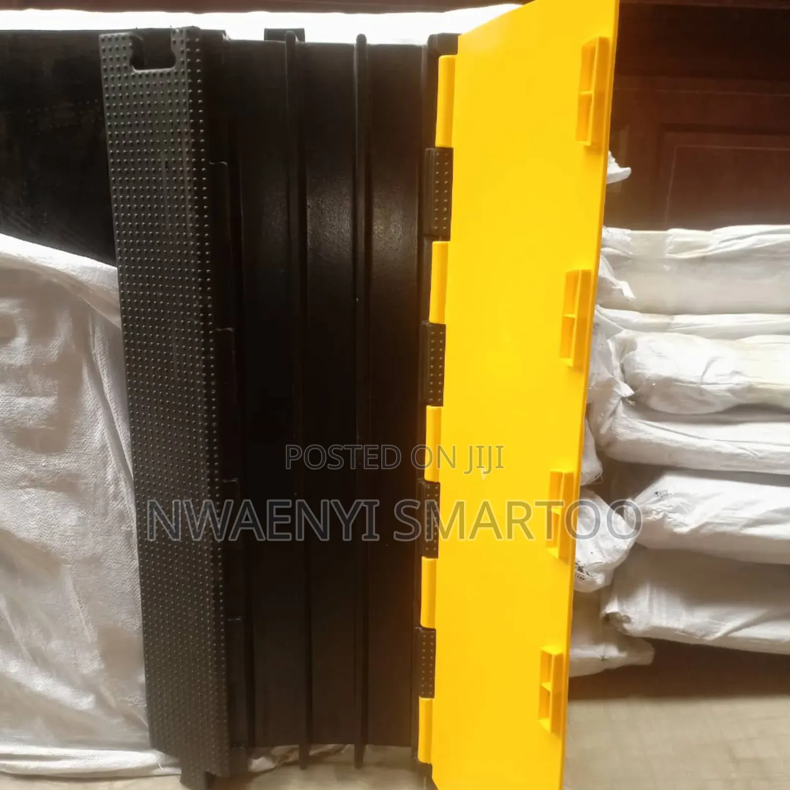 Speed Breaker With Cable Space