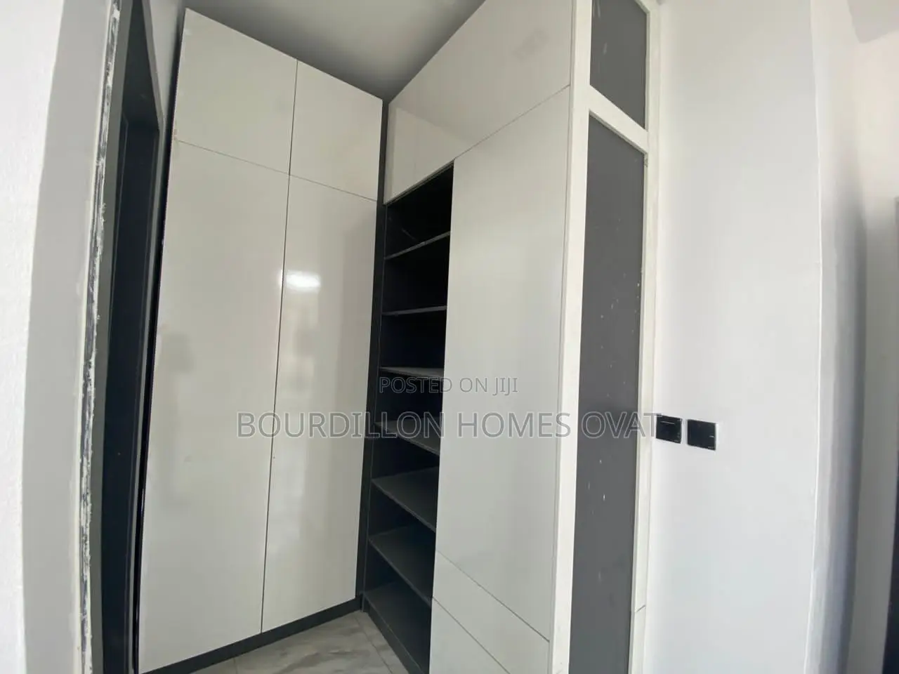 4bdrm Duplex in Ikota for sale