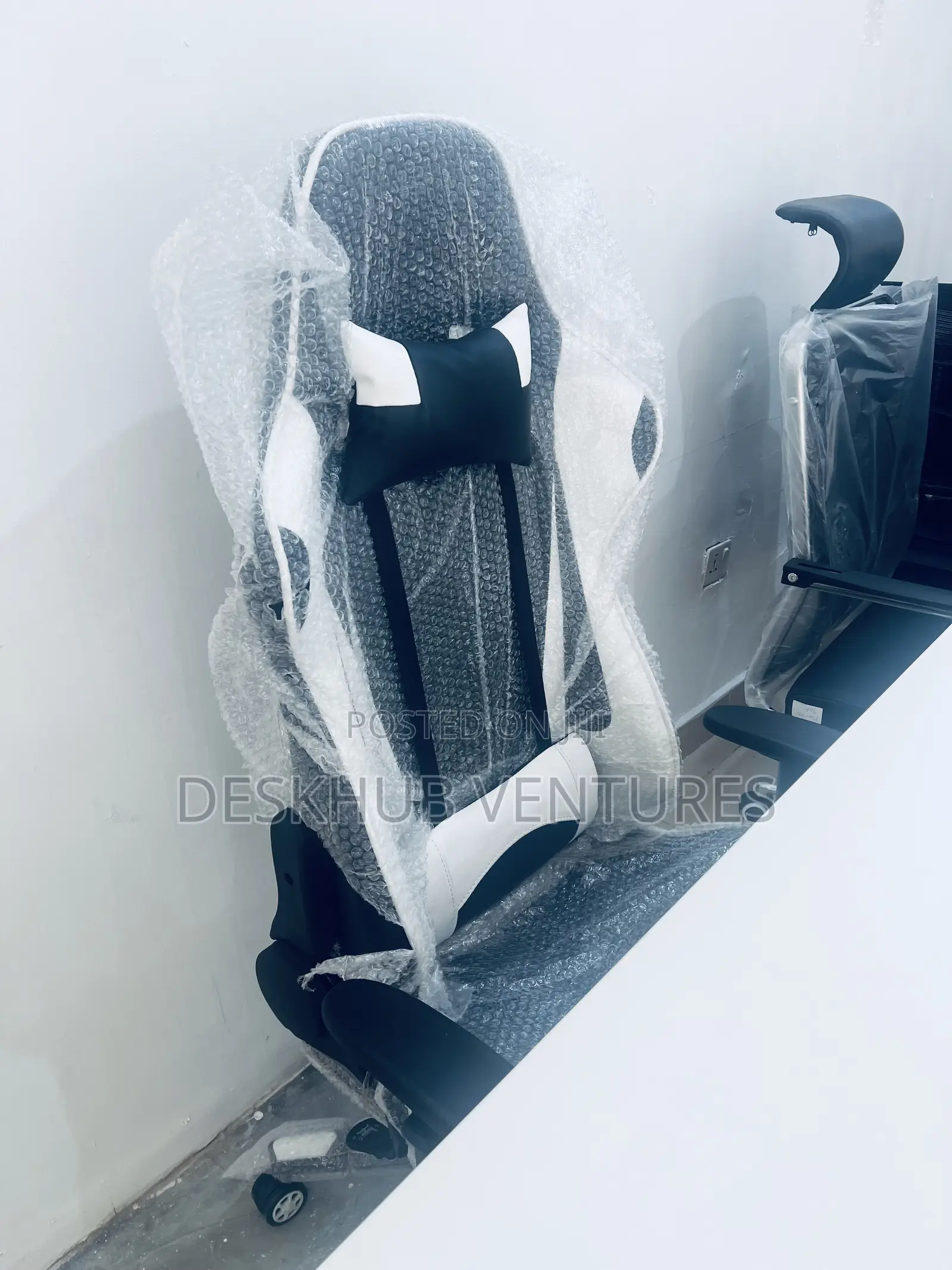 1.2m White Smart Table With Gaming Chair