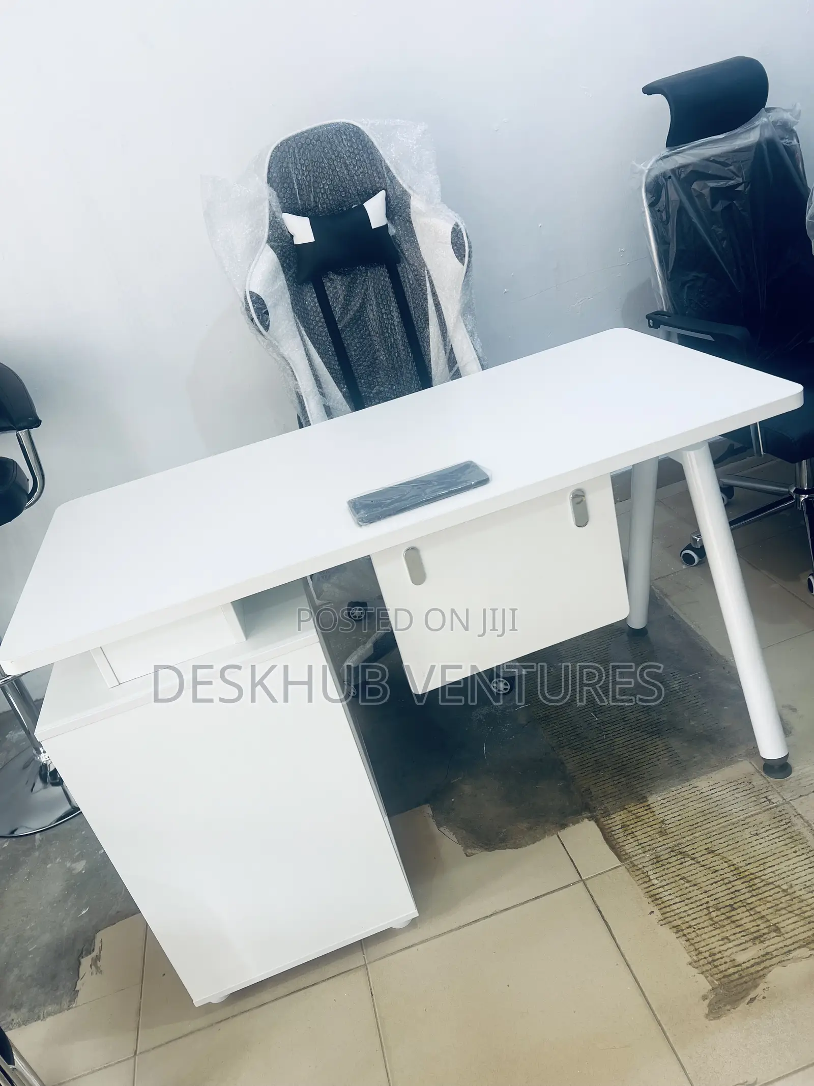 1.2m White Smart Table With Gaming Chair