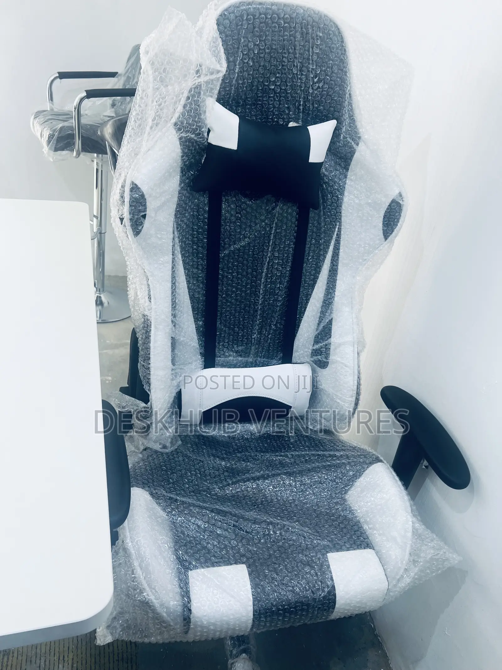 1.2m White Smart Table With Gaming Chair