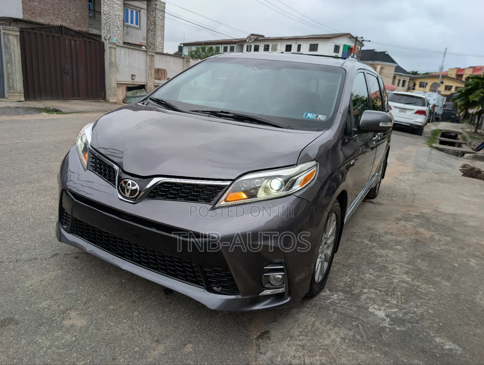 Toyota Sienna Limited Premium 7 Passenger (3.5L 6cyl 8A) 2017 Gray