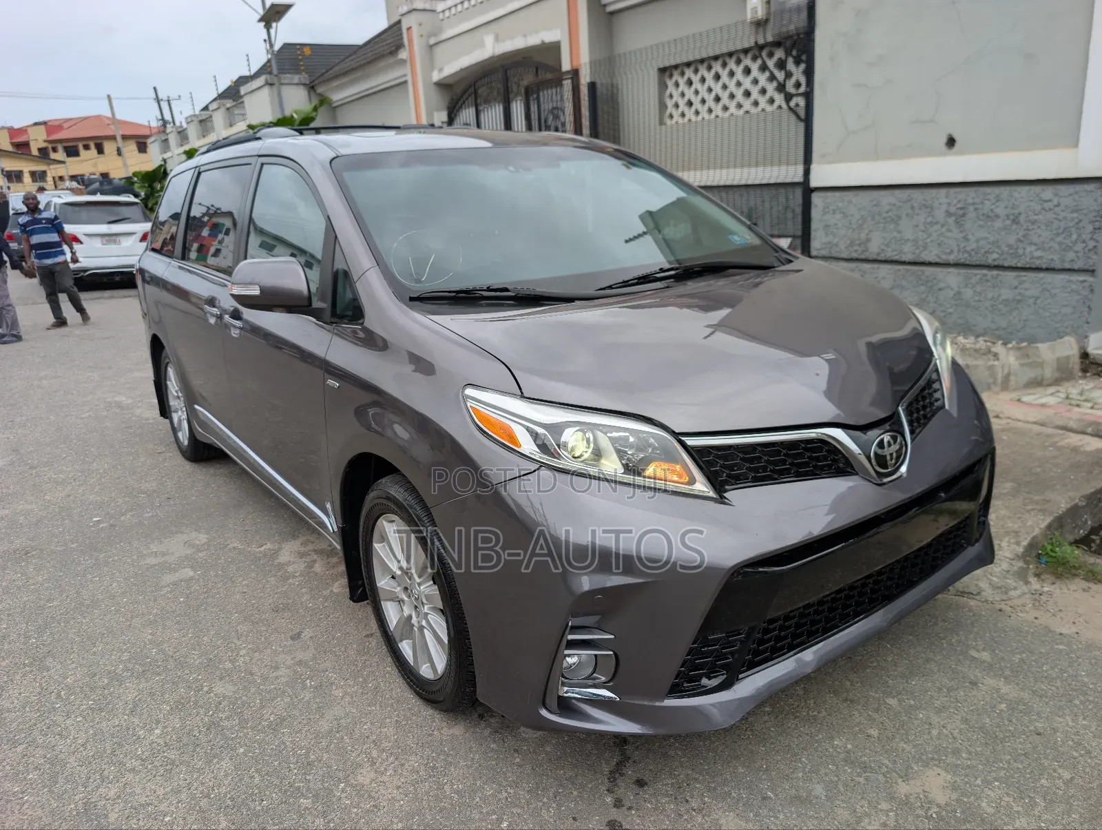 Toyota Sienna Limited Premium 7 Passenger (3.5L 6cyl 8A) 2017 Gray