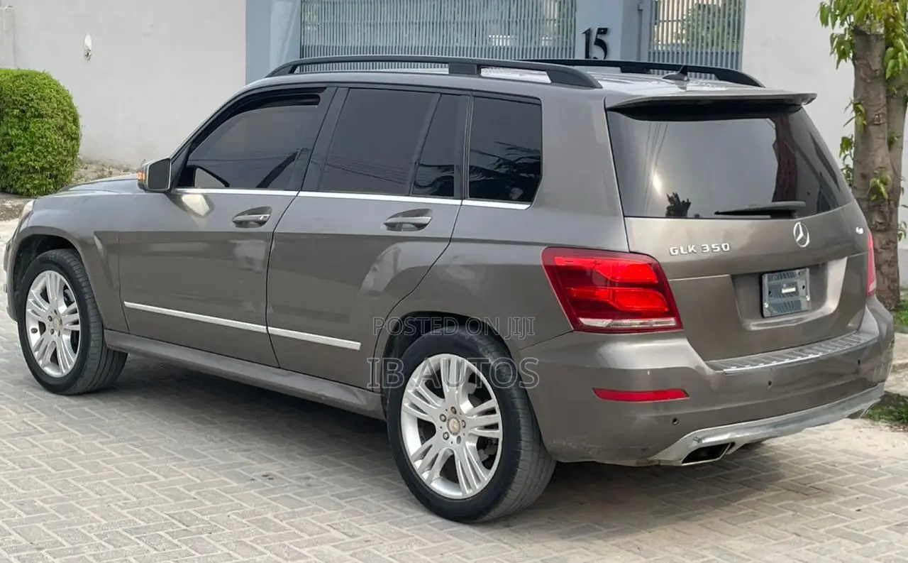 Mercedes-Benz GLK-Class Base GLK 350 4dr AWD 4MATIC (3.5L 6cyl 7A) 2015