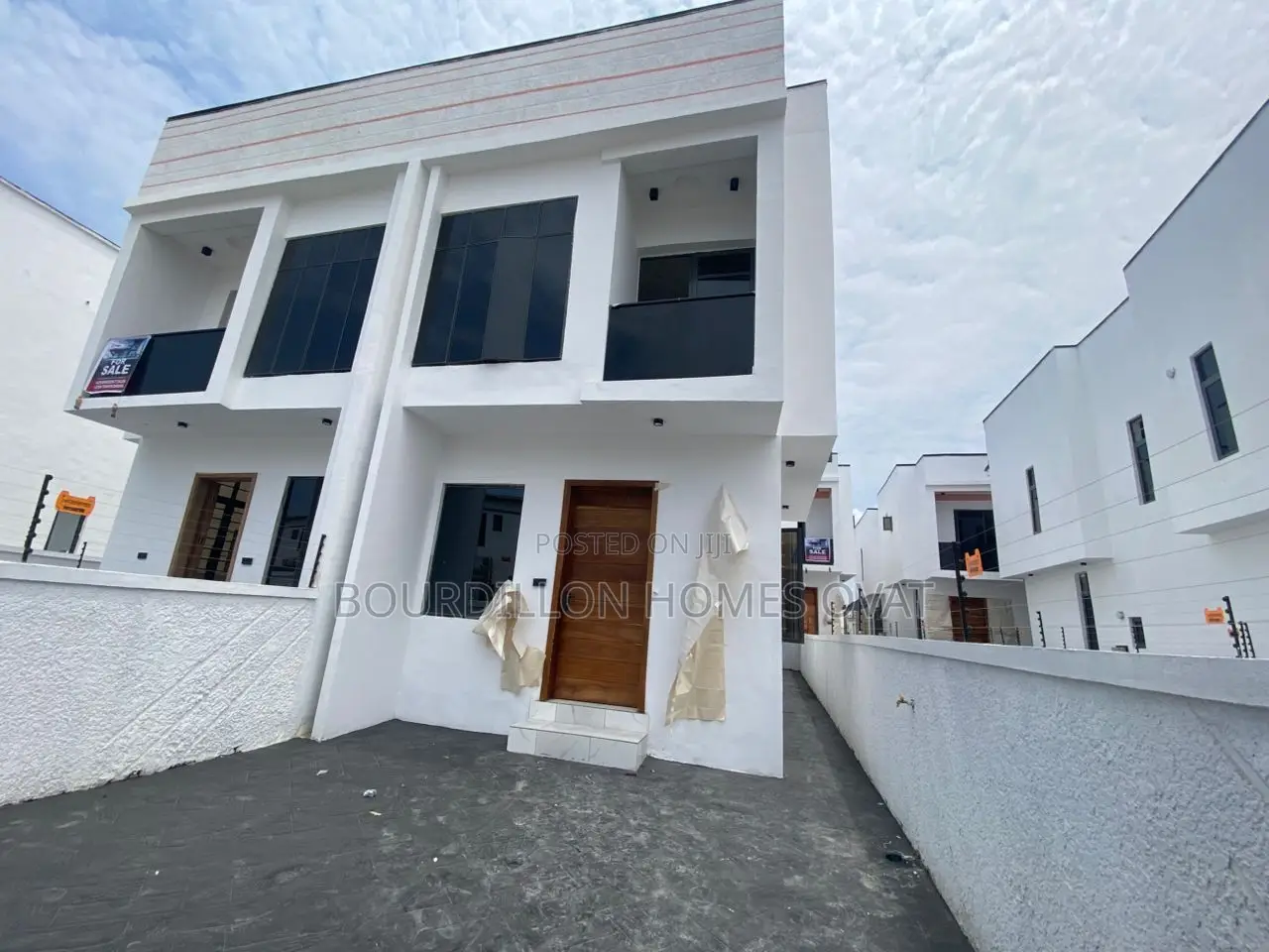 4bdrm Duplex in Ikota for sale