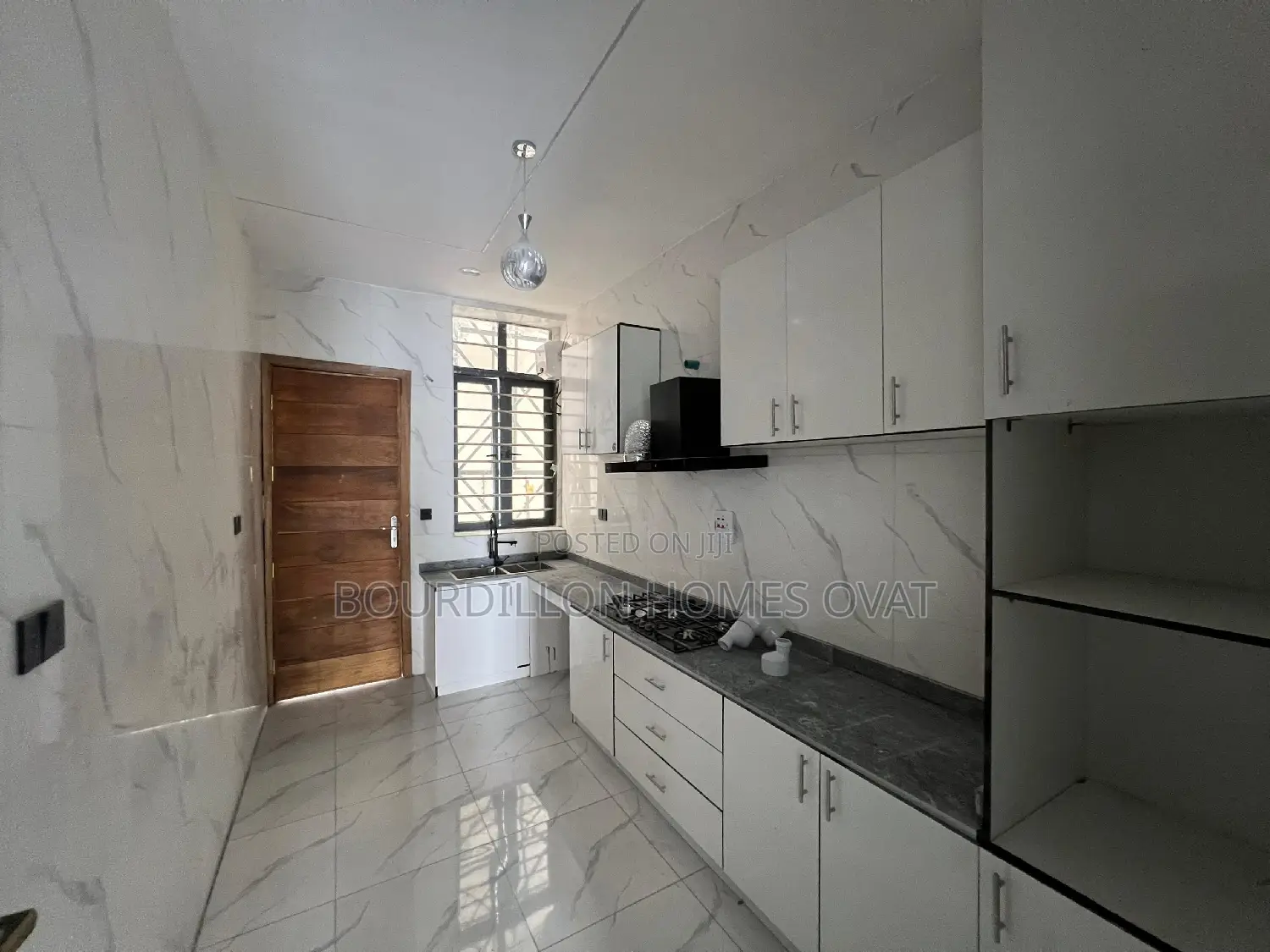3bdrm Duplex in Ikota for sale