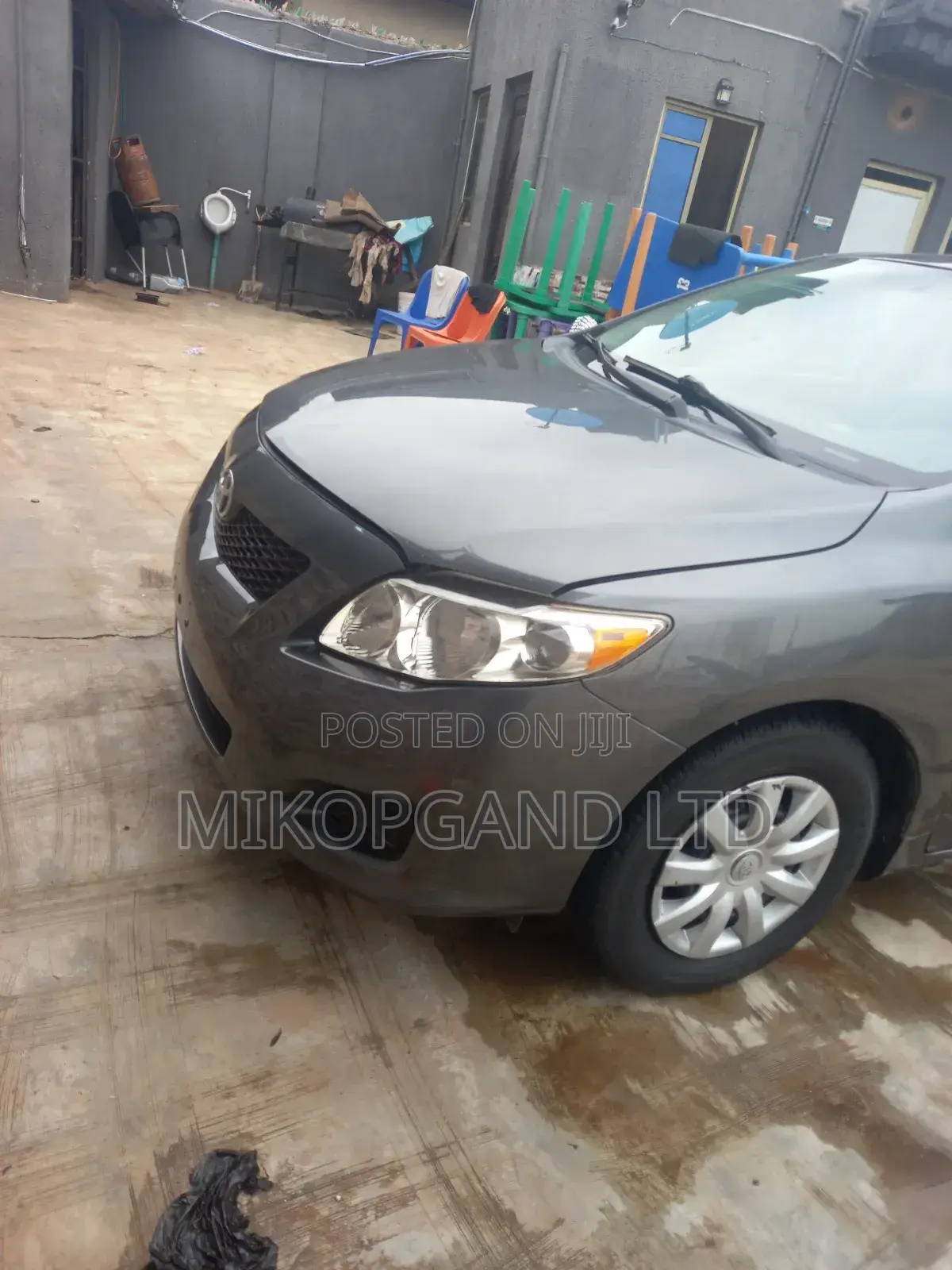 Toyota Corolla Base 4dr Sedan (1.8L 4cyl 5M) 2010 Gray