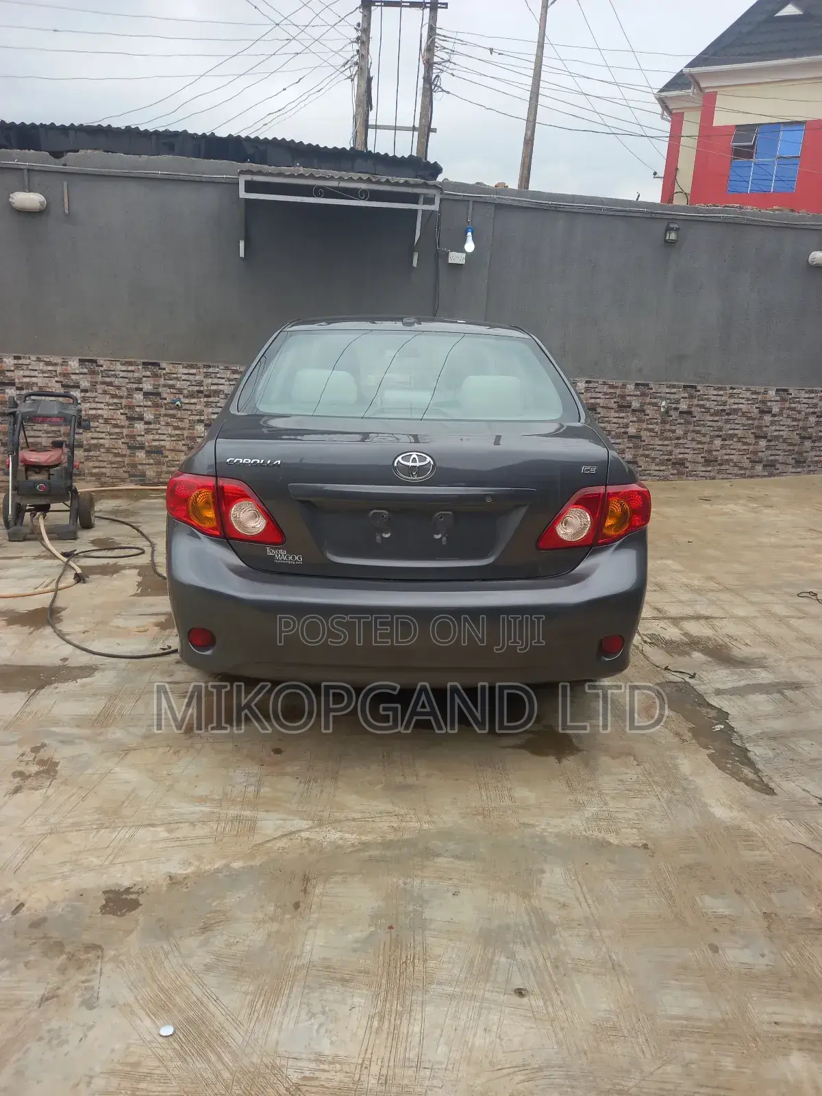 Toyota Corolla Base 4dr Sedan (1.8L 4cyl 5M) 2010 Gray