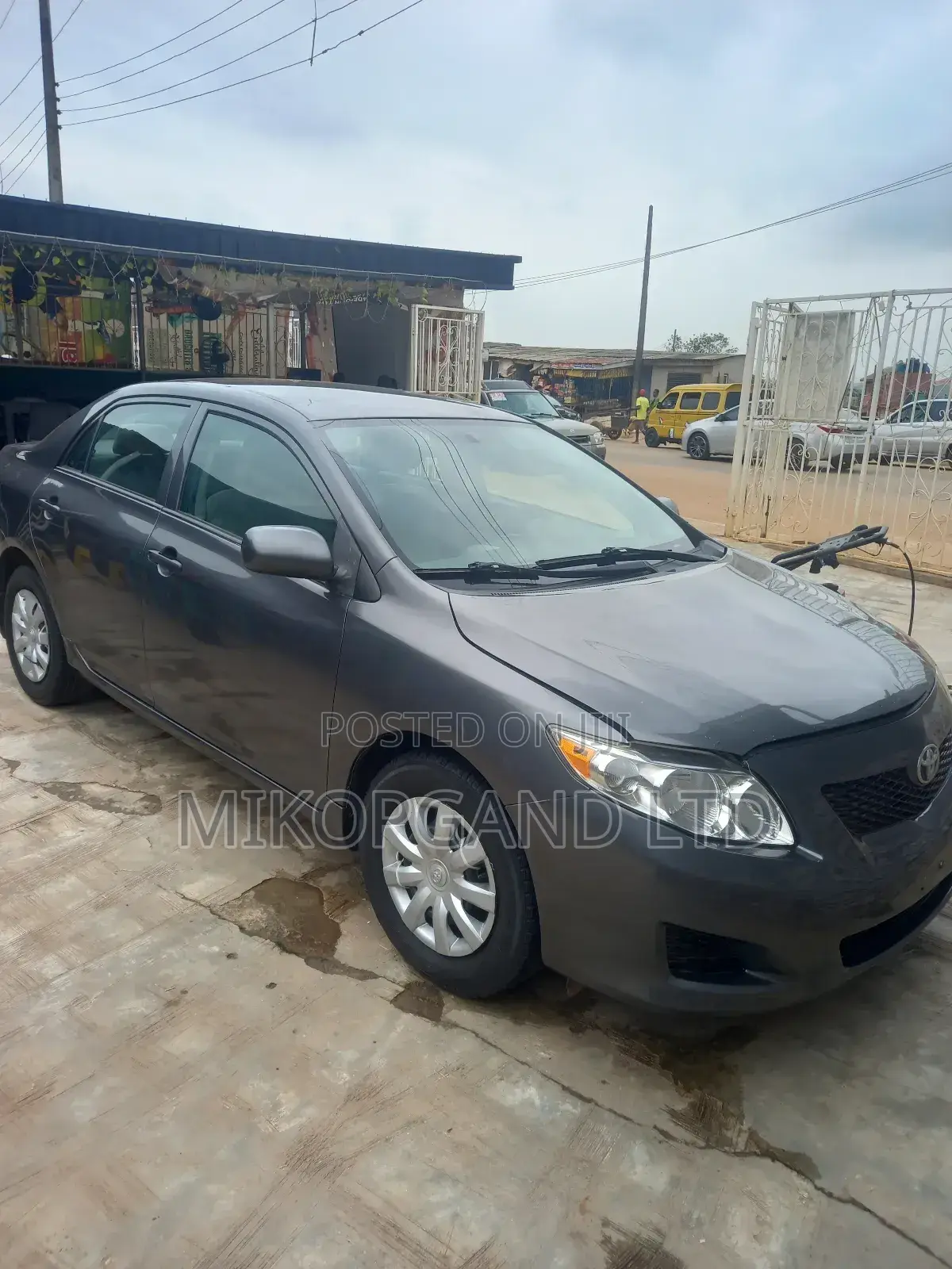 Toyota Corolla Base 4dr Sedan (1.8L 4cyl 5M) 2010 Gray