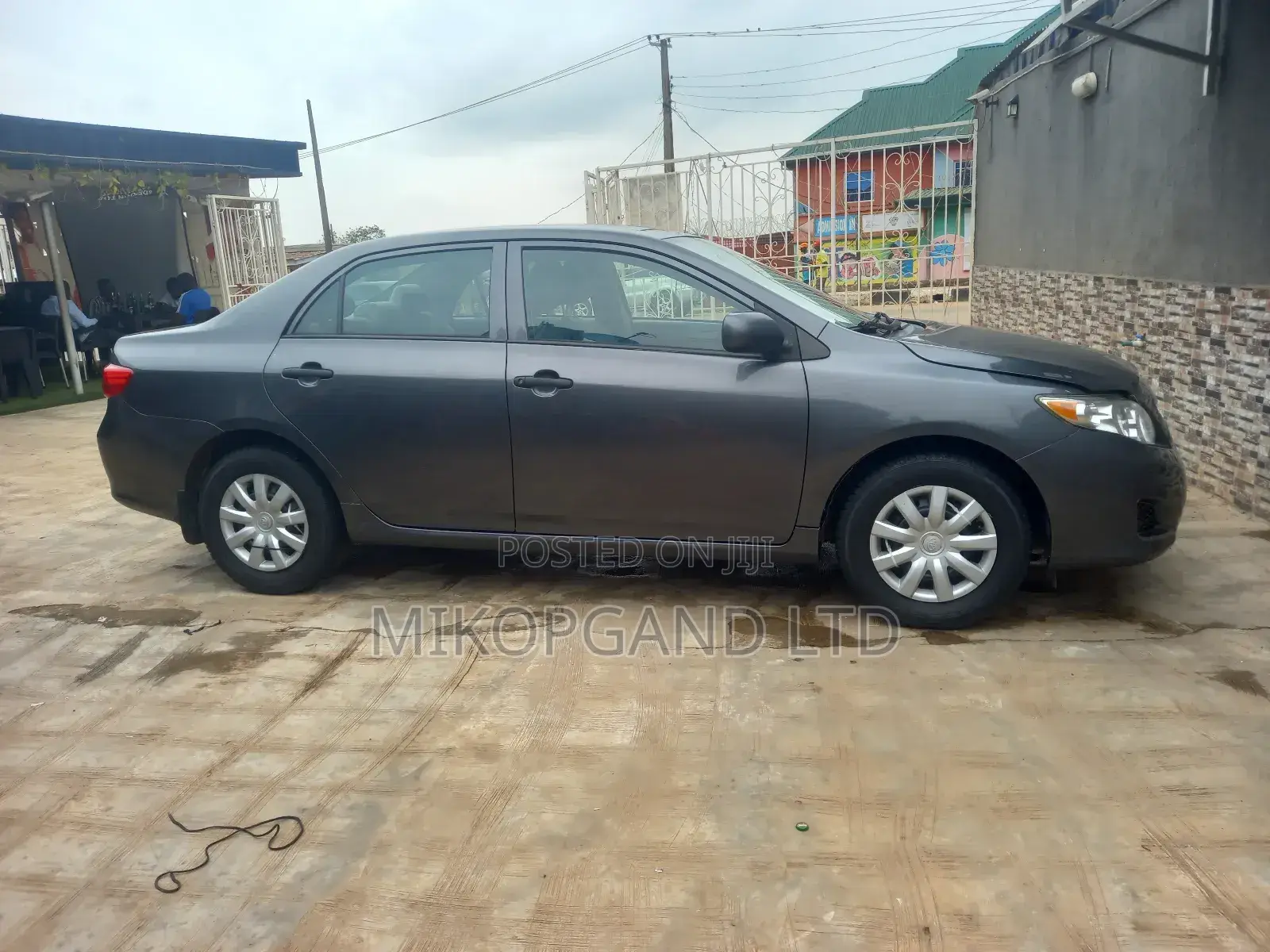 Toyota Corolla Base 4dr Sedan (1.8L 4cyl 5M) 2010 Gray