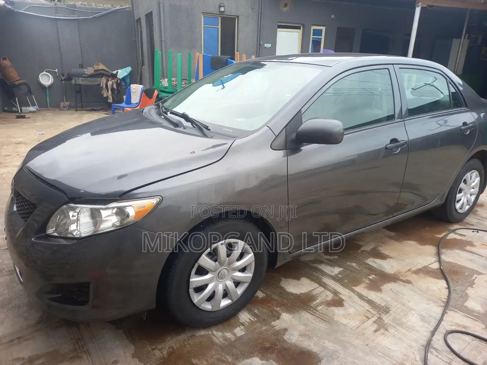Toyota Corolla Base 4dr Sedan (1.8L 4cyl 5M) 2010 Gray
