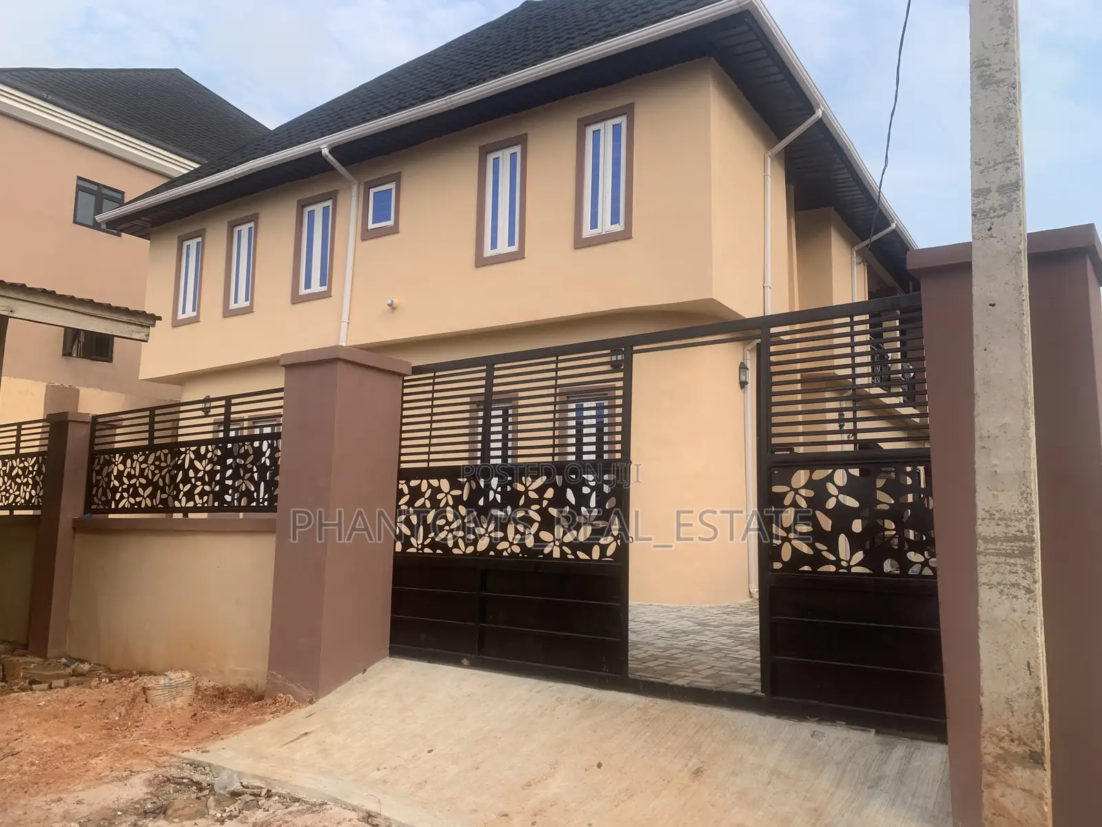 2bdrm Block of Flats in Limit, Benin City for sale