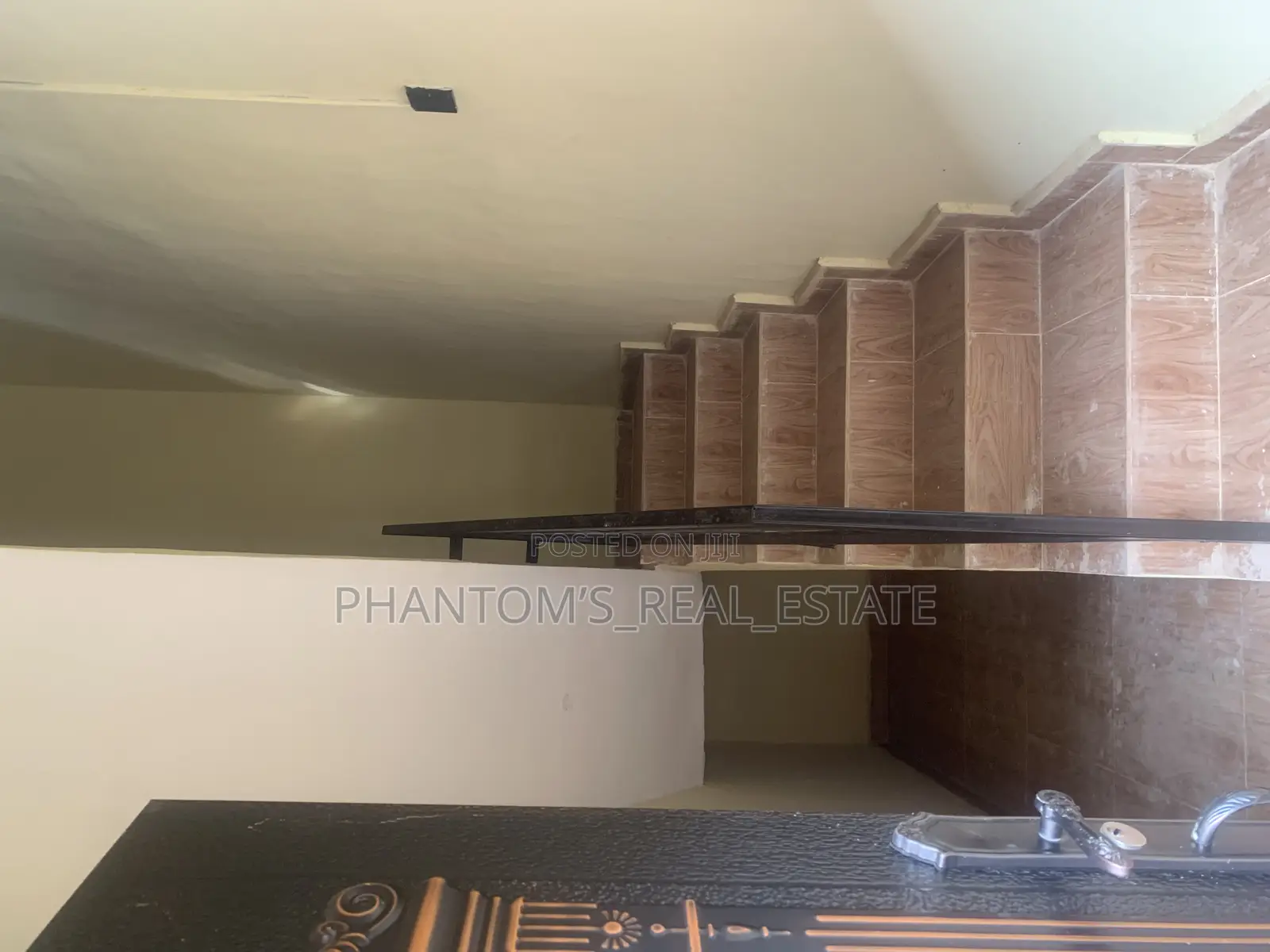 2bdrm Block of Flats in Limit, Benin City for sale