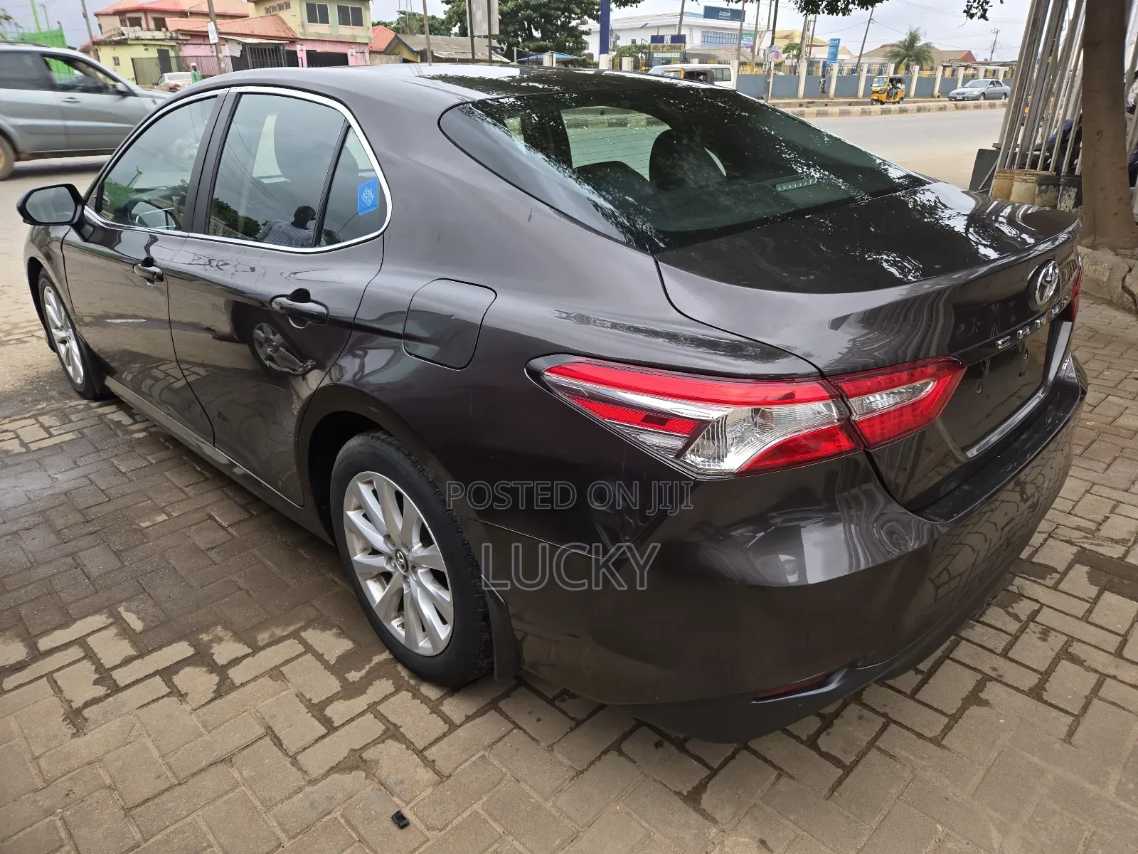 Toyota Camry LE FWD (2.5L 4cyl 8AM) 2018 Gray
