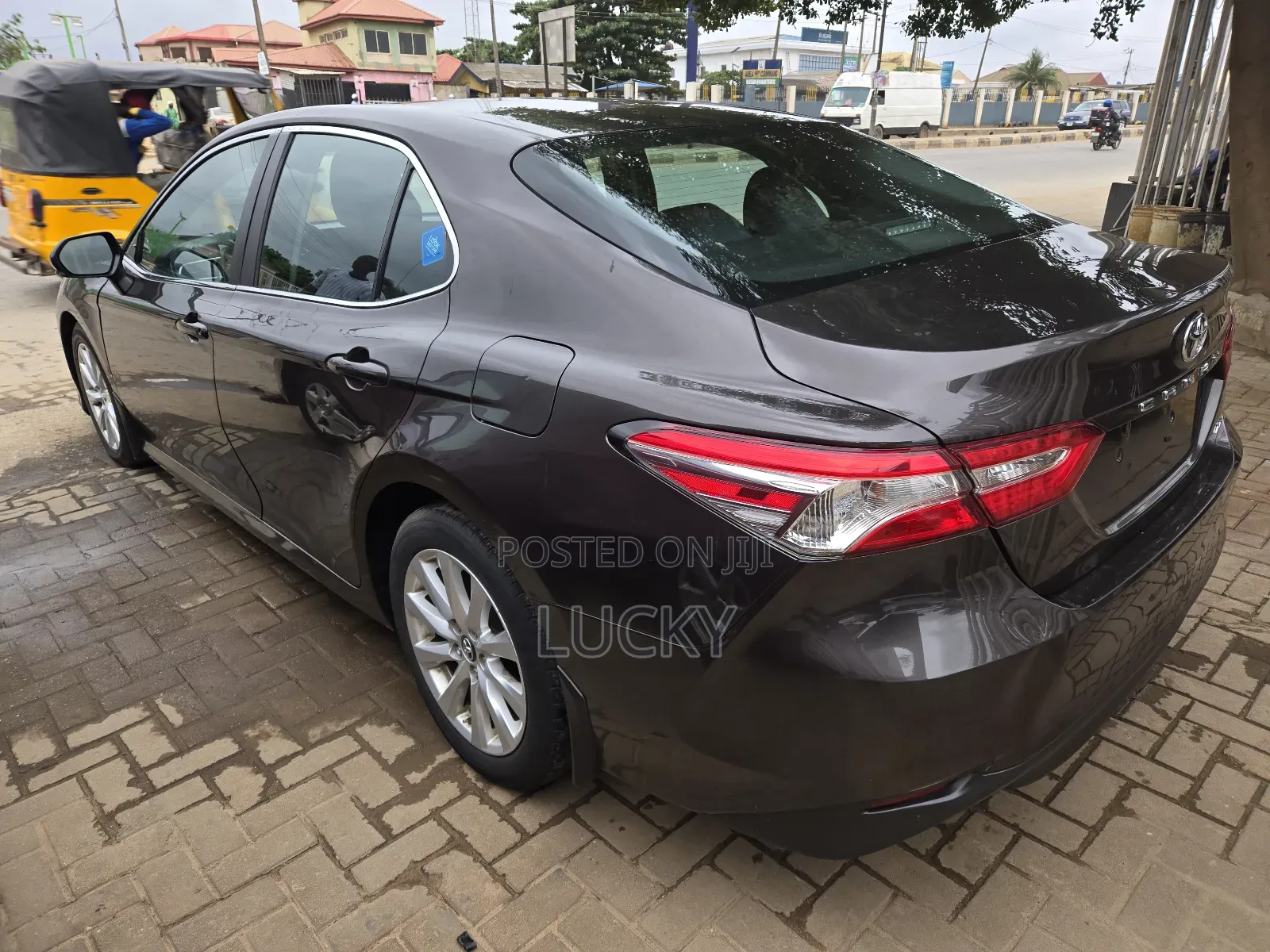 Toyota Camry LE FWD (2.5L 4cyl 8AM) 2018 Gray