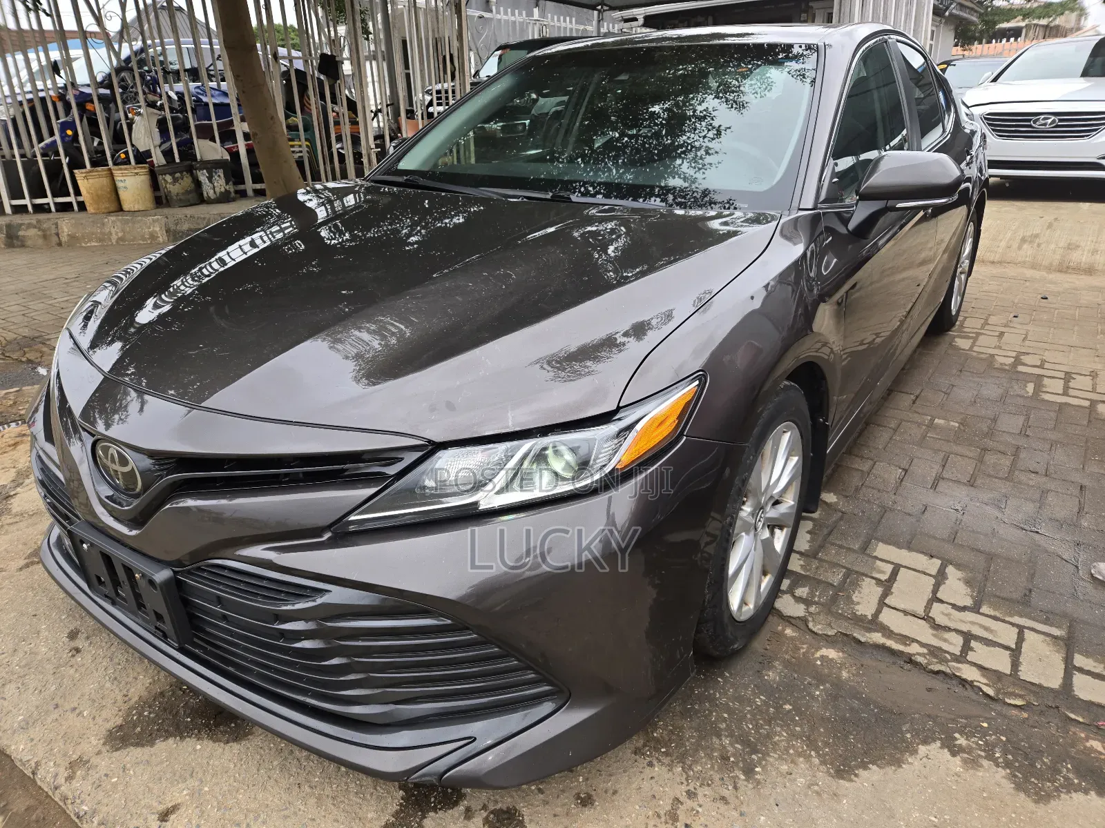 Toyota Camry LE FWD (2.5L 4cyl 8AM) 2018 Gray