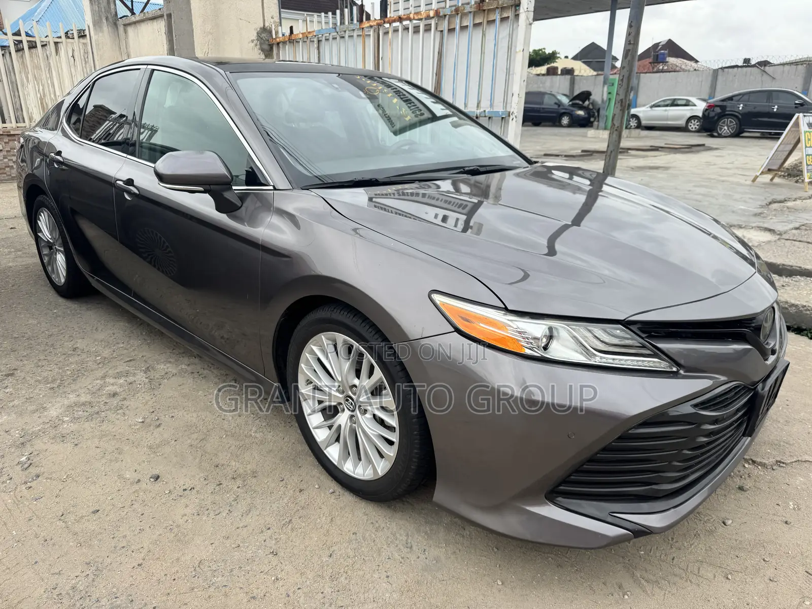 Toyota Camry XLE V6 FWD (3.5L 6cyl 8AM) 2018 Gray