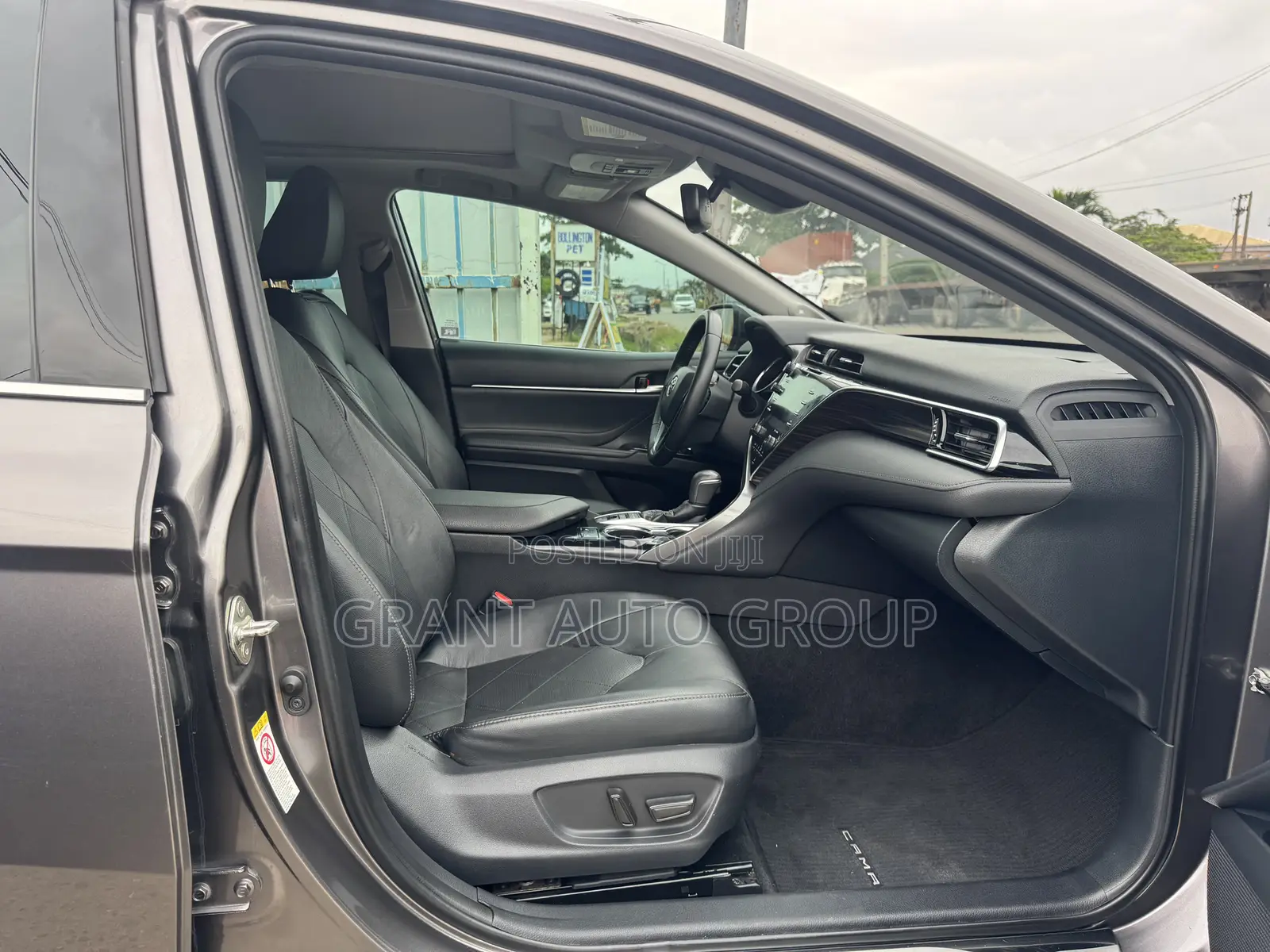 Toyota Camry XLE V6 FWD (3.5L 6cyl 8AM) 2018 Gray