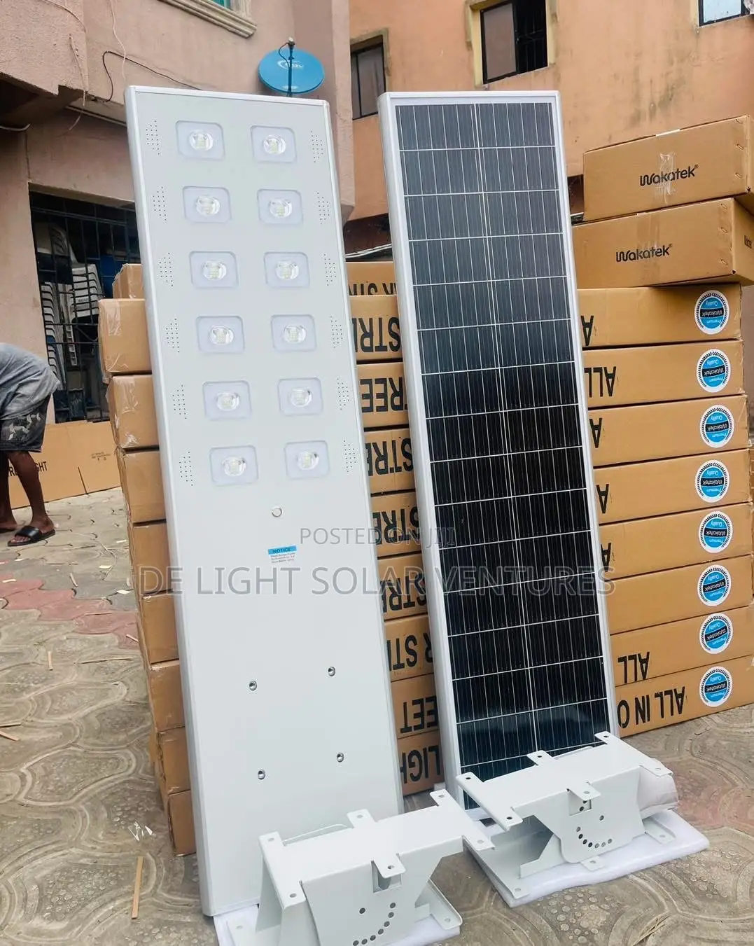 100watts Wakatek All in One Solar Street Light